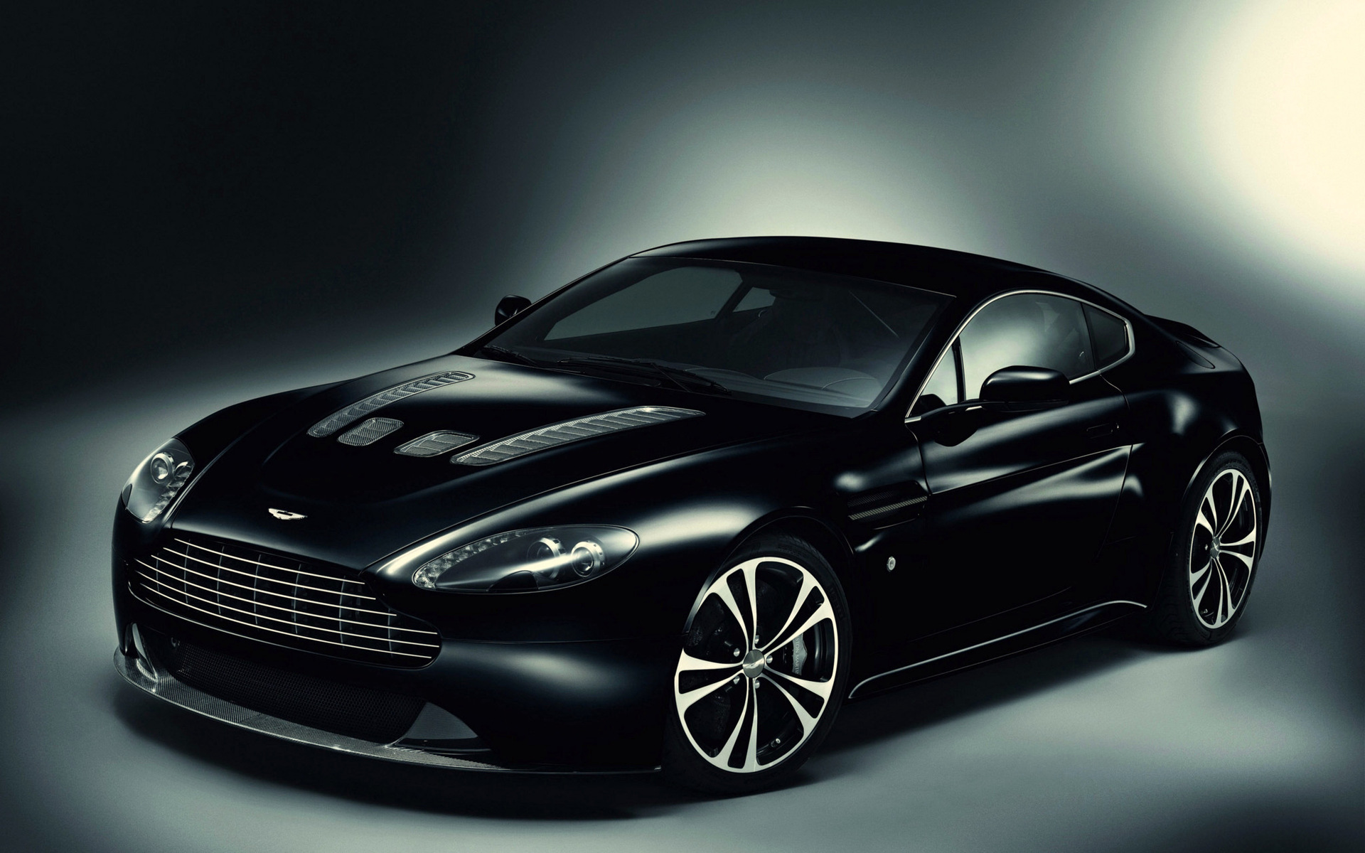 Aston Martin V12 Vantage Picture