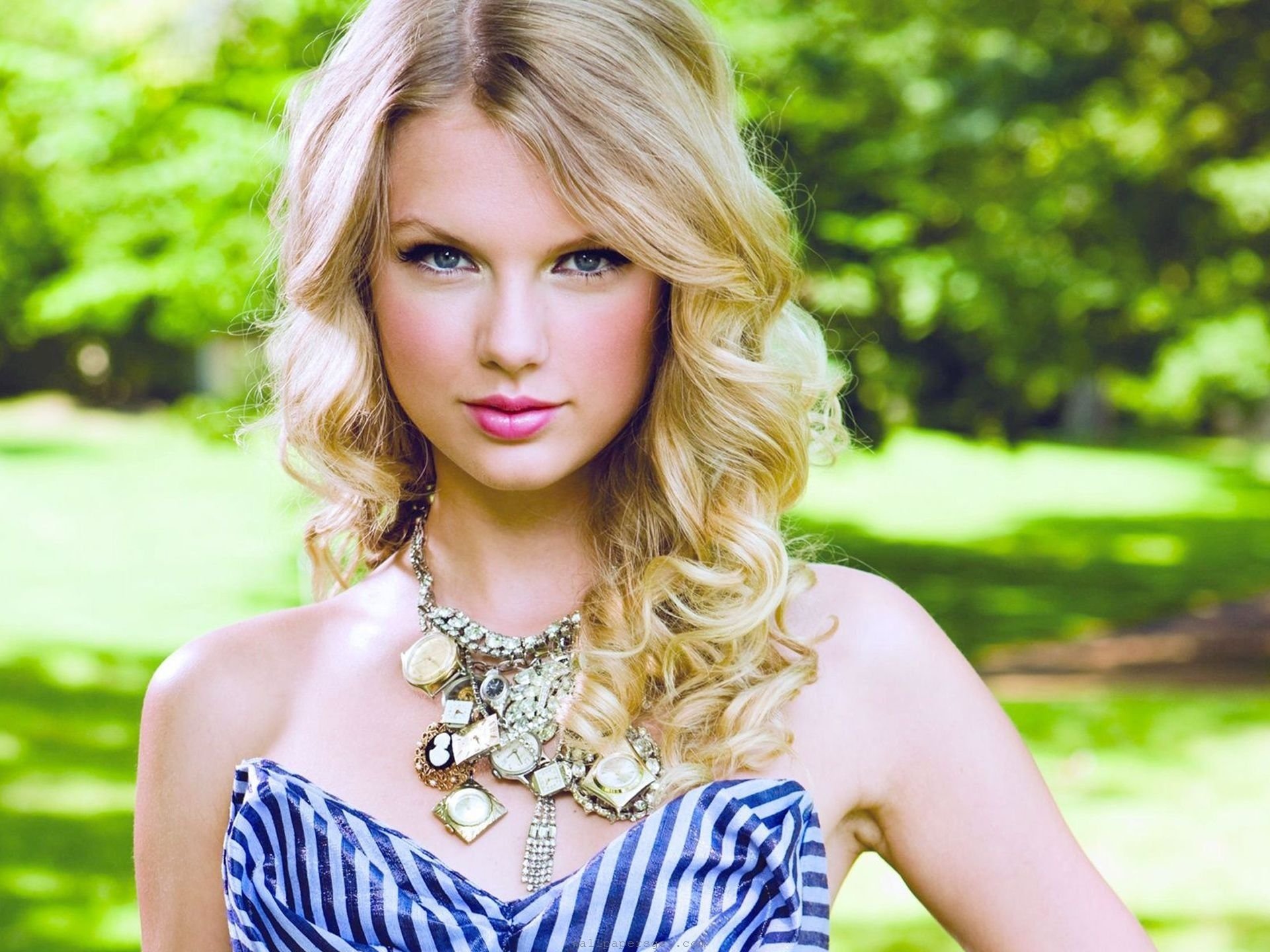 Taylor Swift Beauty under the Sun Image - ID: 303015 - Image Abyss