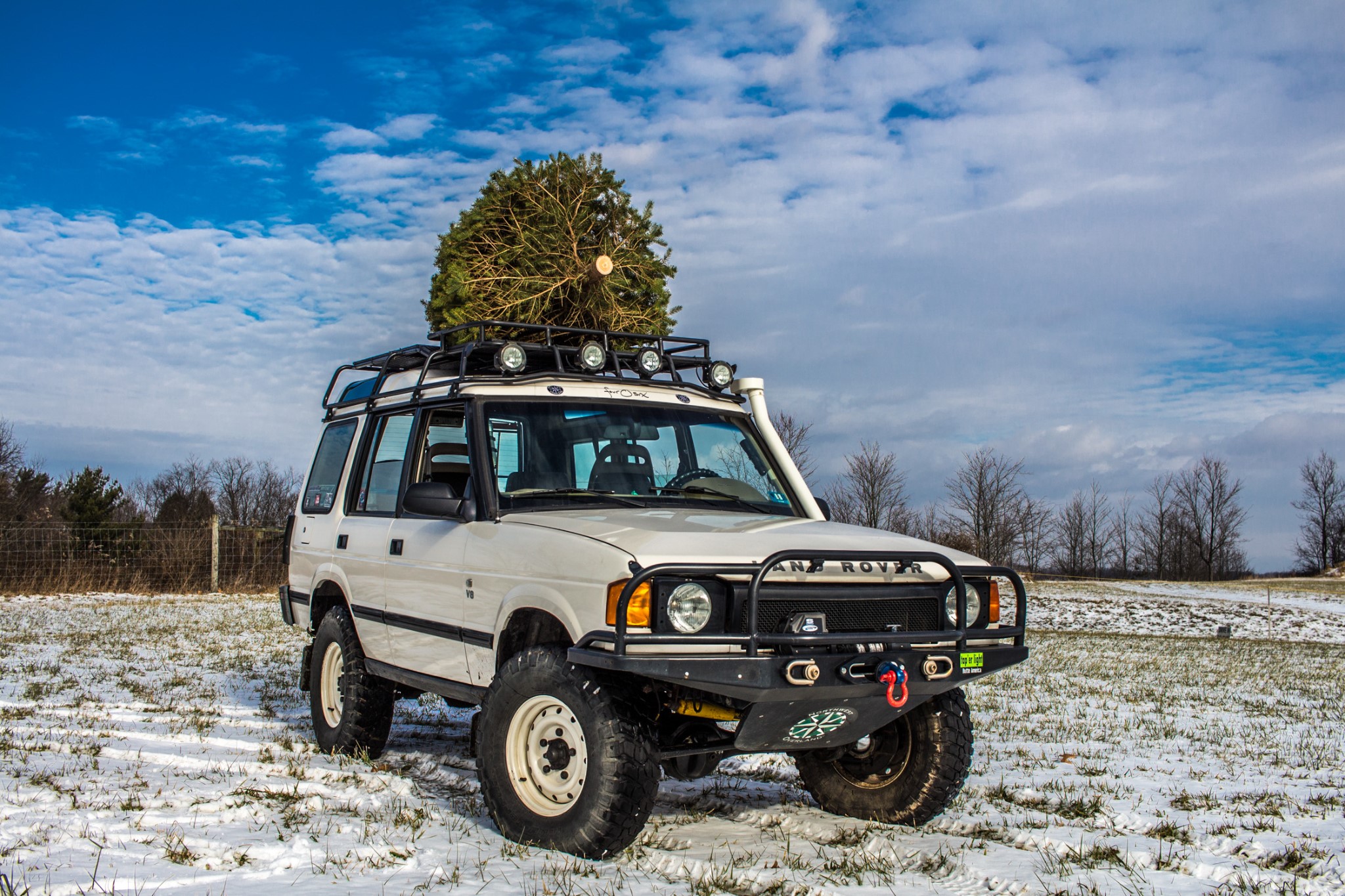 1996 Land Rover Discovery in the Snow