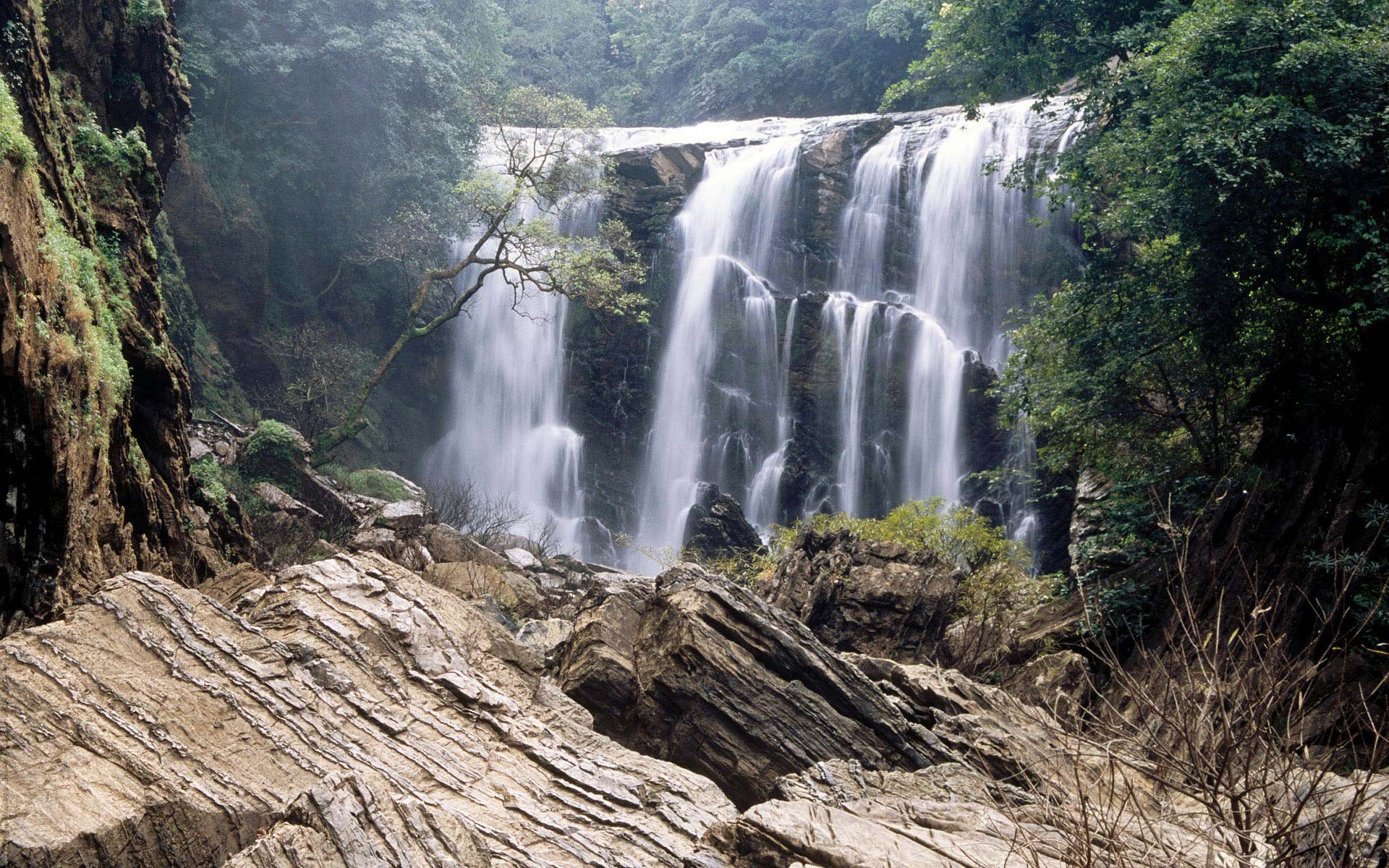 Равана шри ланка. Водопад Равана Шри Ланка. Водопад Нурананг. Водопад сент Клер Шри Ланка.