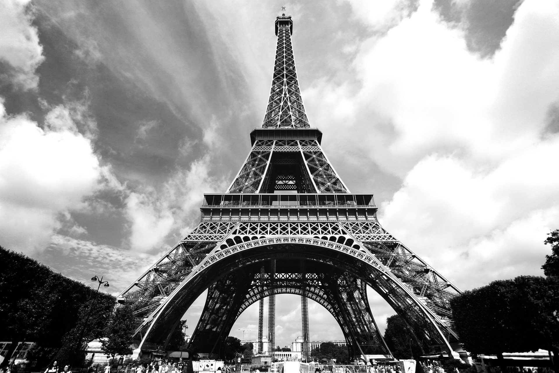  Eiffel Tower in Black and White by Leslin_Liu