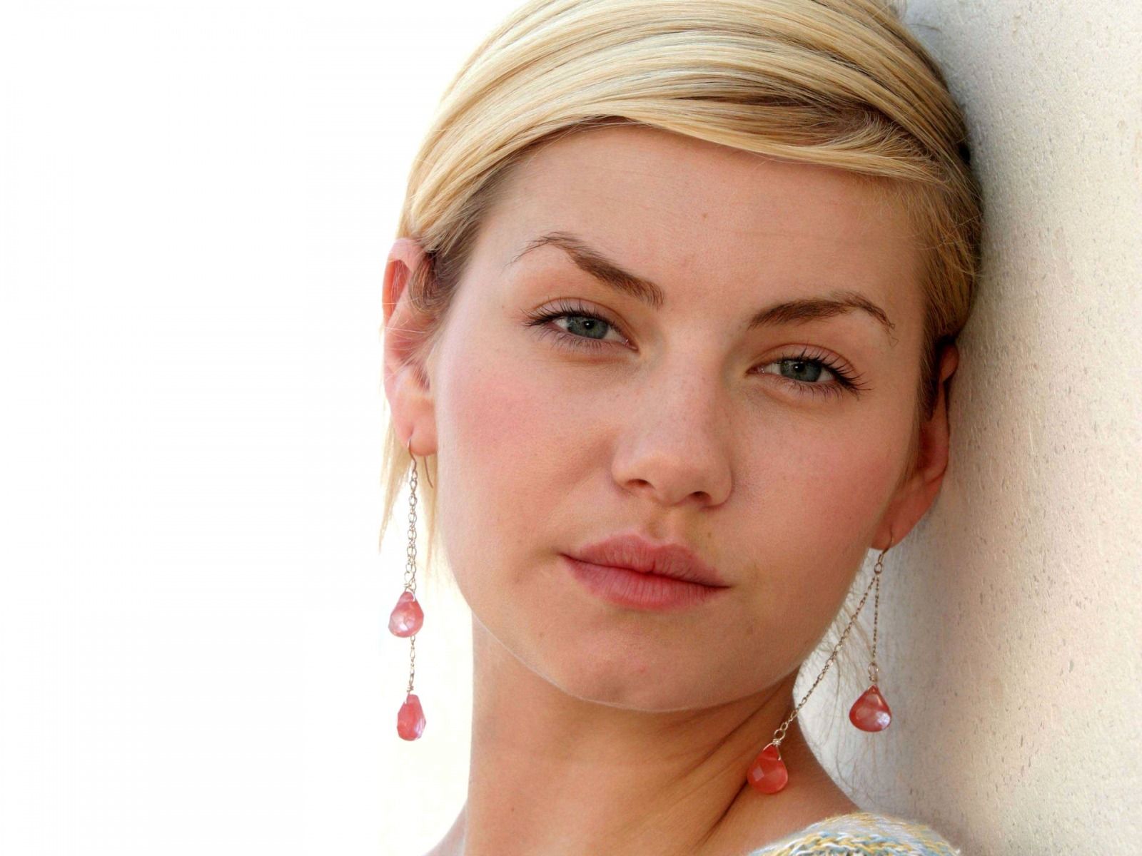 Elisha Cuthbert Picture - Image Abyss