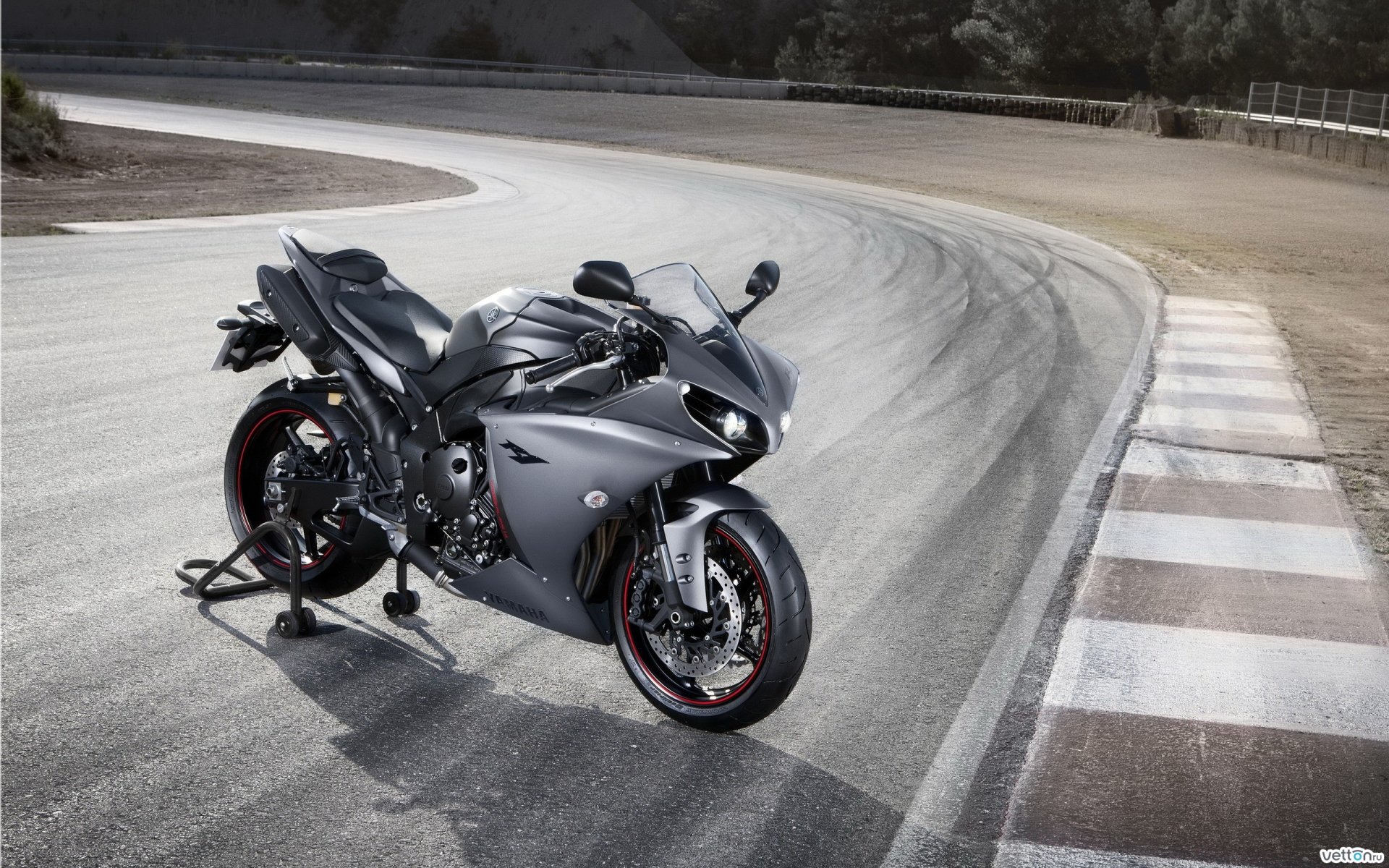vehicle Yamaha R1 Image