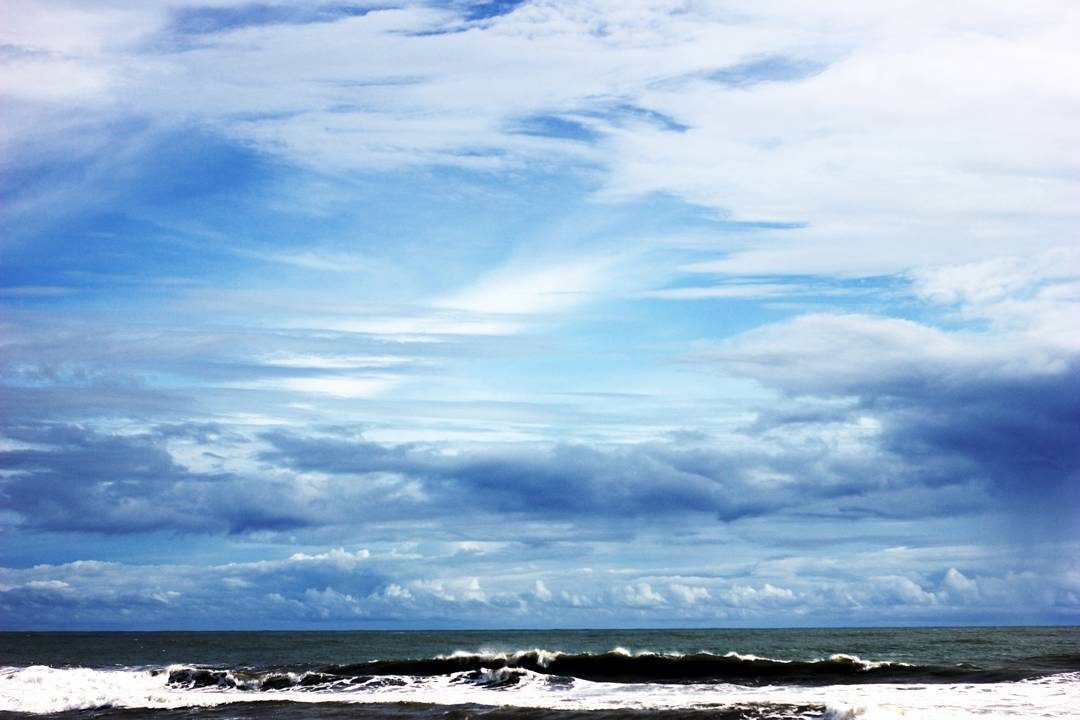 Beach and Blue sky by Nautiluss