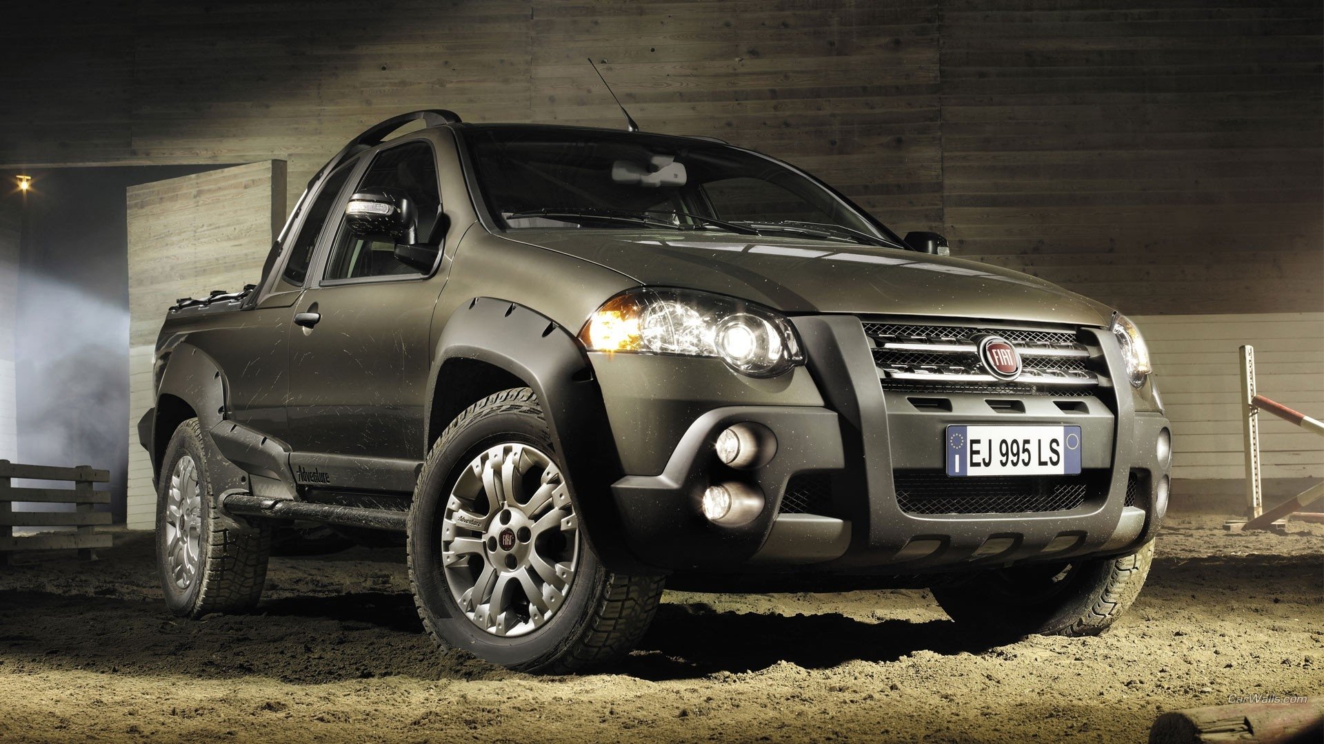 vehicle Fiat Strada Image