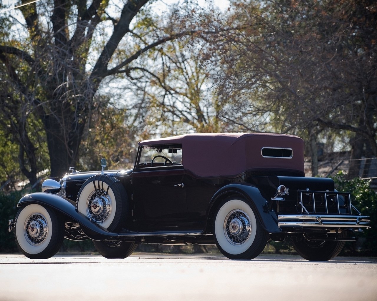 vehicle Cadillac V-16 Image