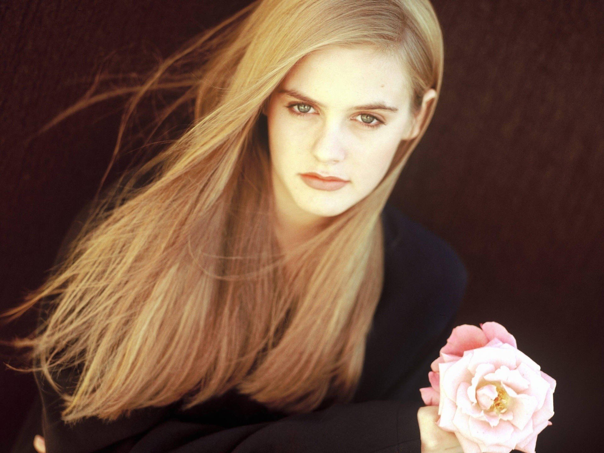 Celebrity Alicia Silverstone Image