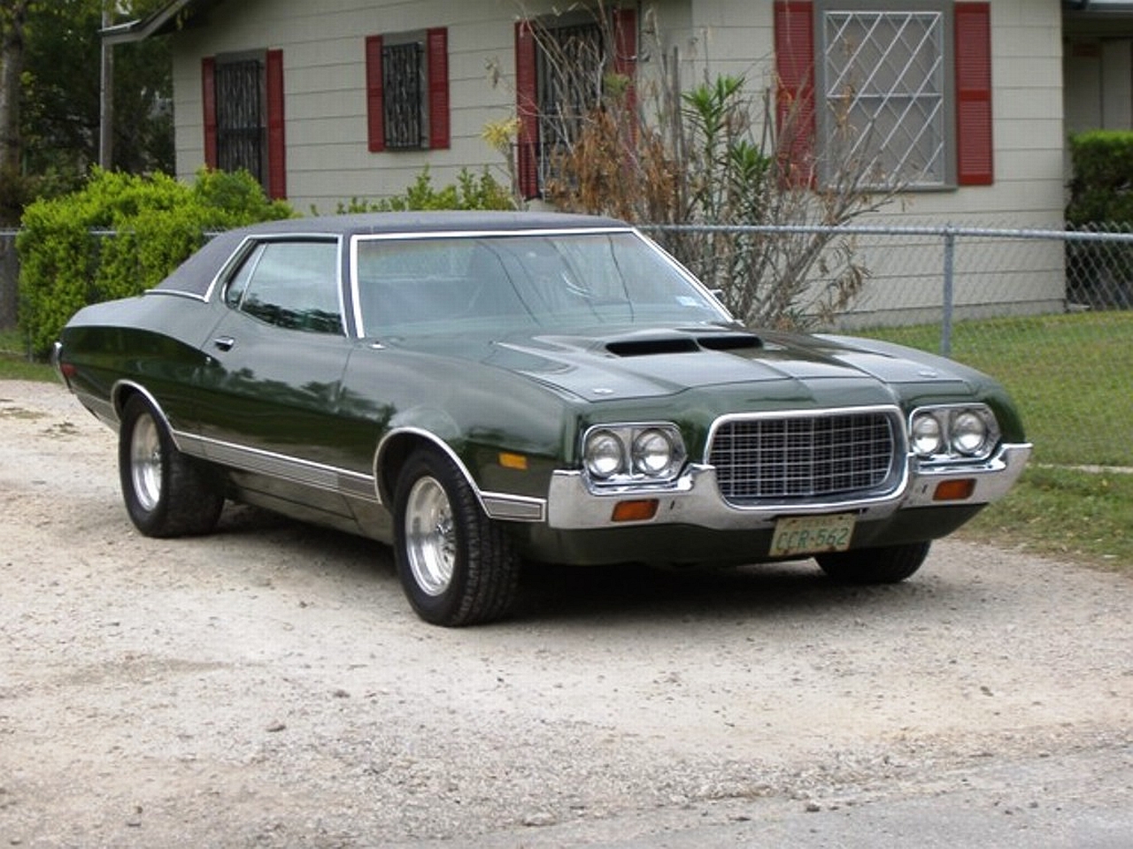 Машина Ford Gran Torino