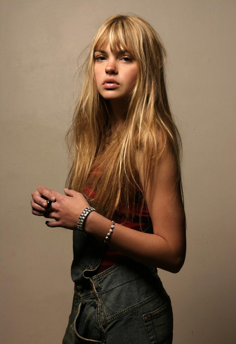 Celebrity Aimee Teegarden Image