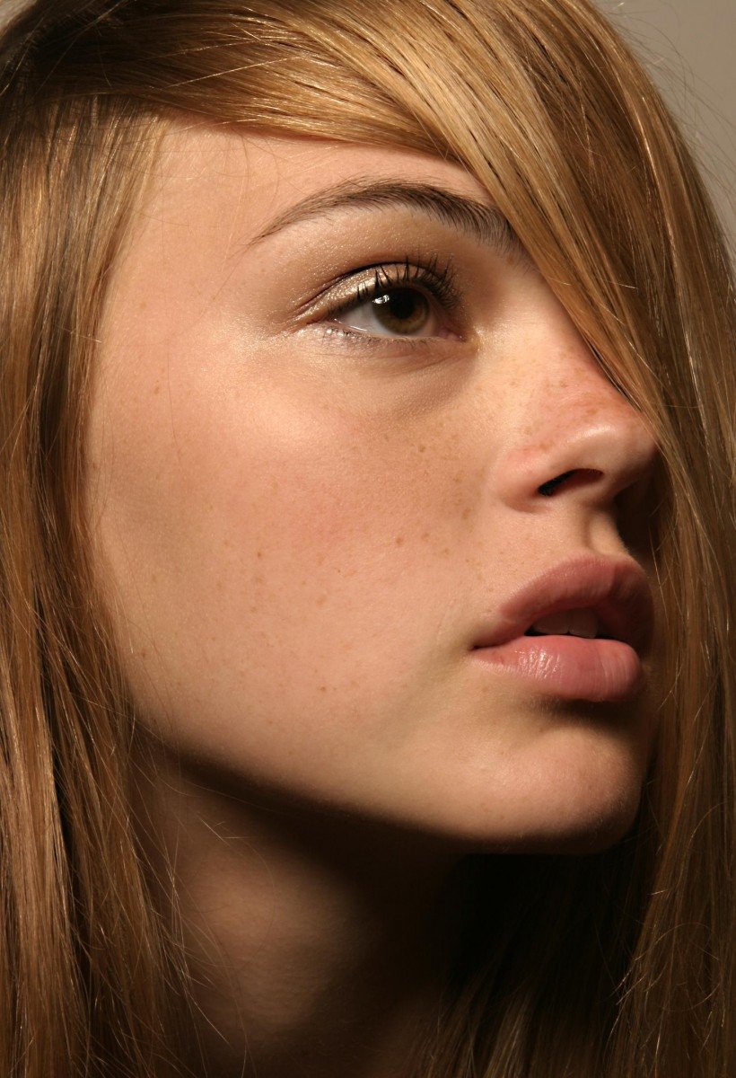 Celebrity Aimee Teegarden Image