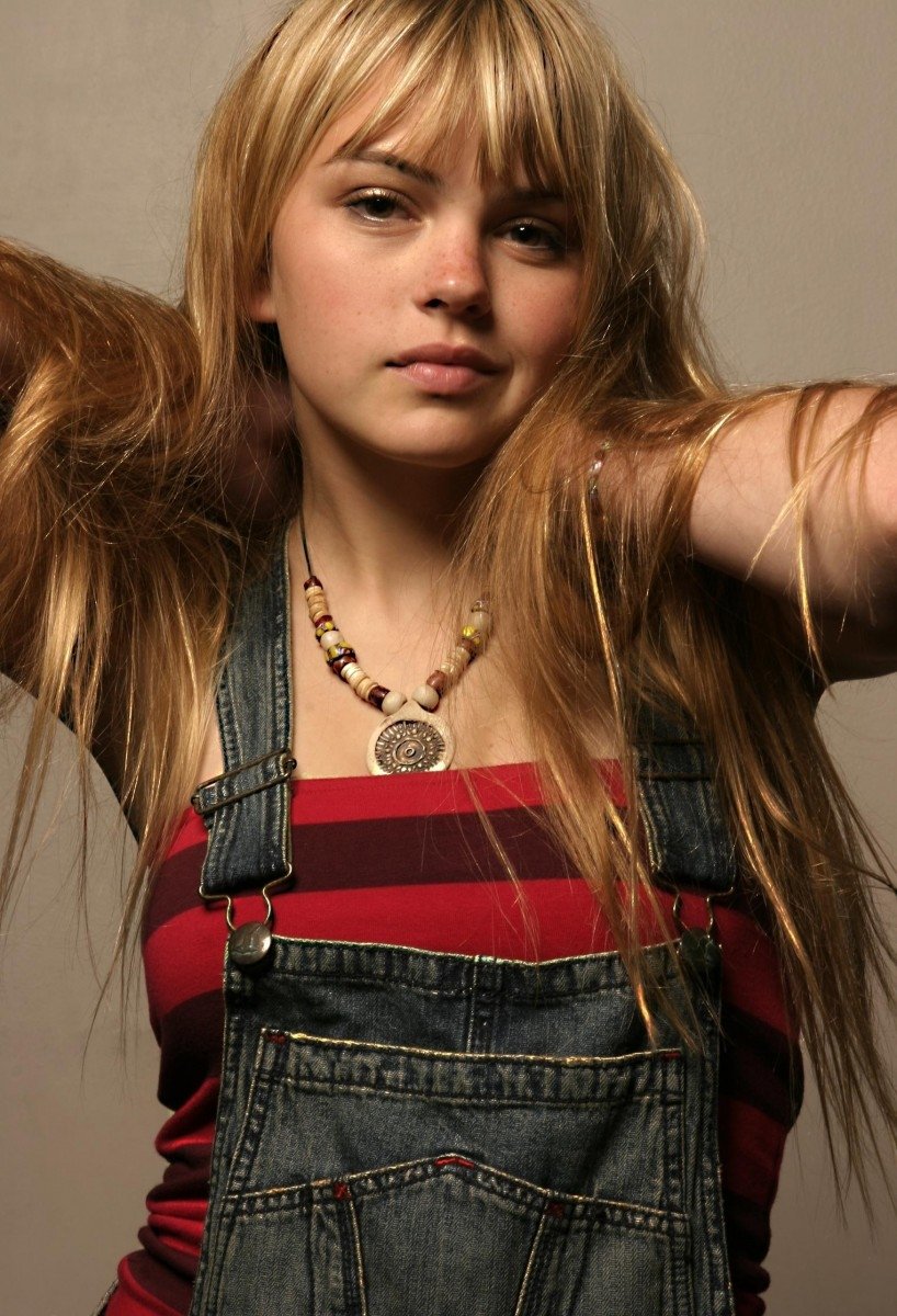 Celebrity Aimee Teegarden Image