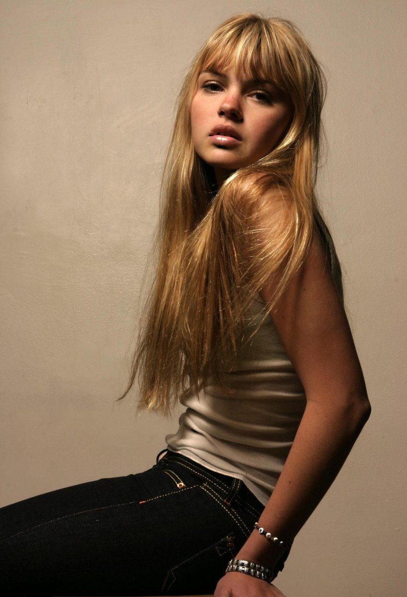 Celebrity Aimee Teegarden Image