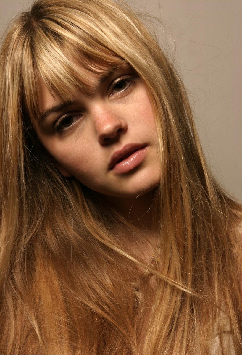 Celebrity Aimee Teegarden Image