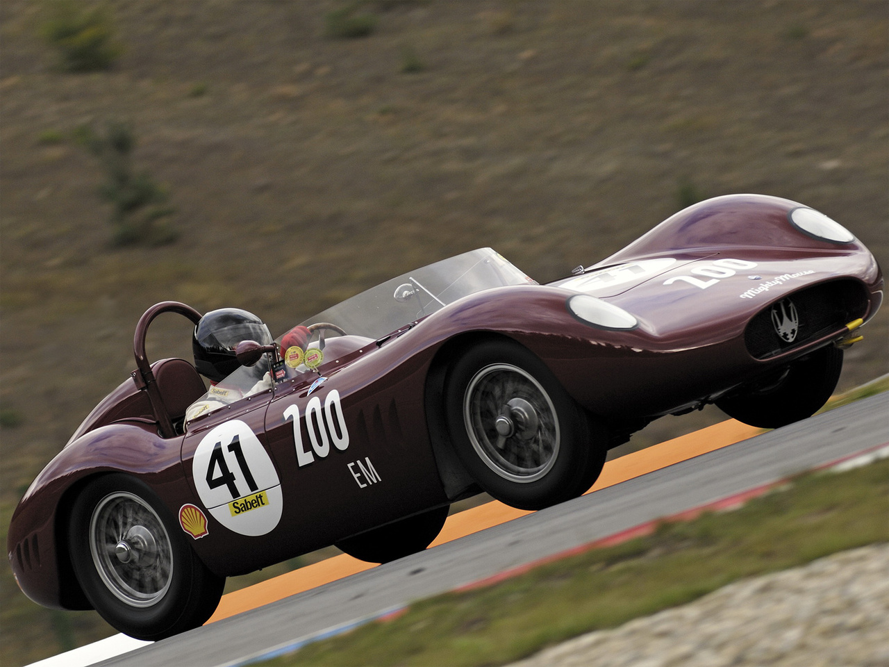 Си 200. Гоночные автомобили 1957 года. Мазератти 200. Maserati 200s история. Toon car Racing Maserati.