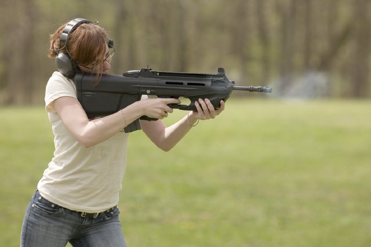 woman Girls & Guns Image