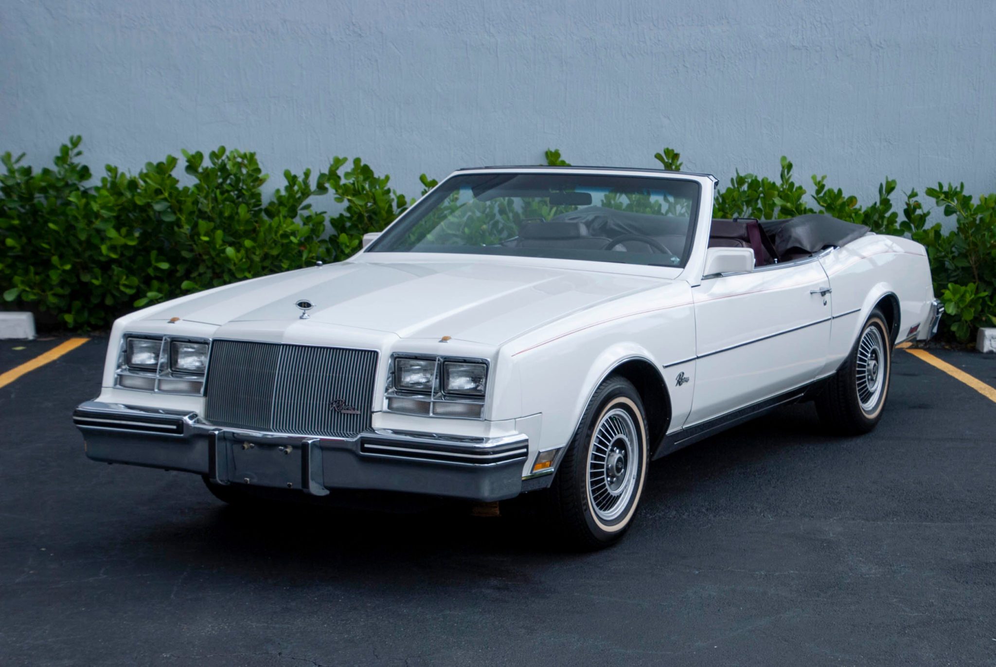 1985 Buick Riviera - Image Abyss