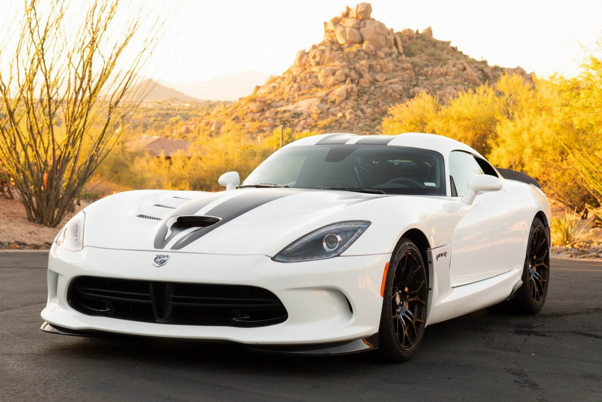 Вайпер 5. Dodge Viper 2015. Додж Вайпер 2015. Додж Вайпер белый. Dodge Viper белый.