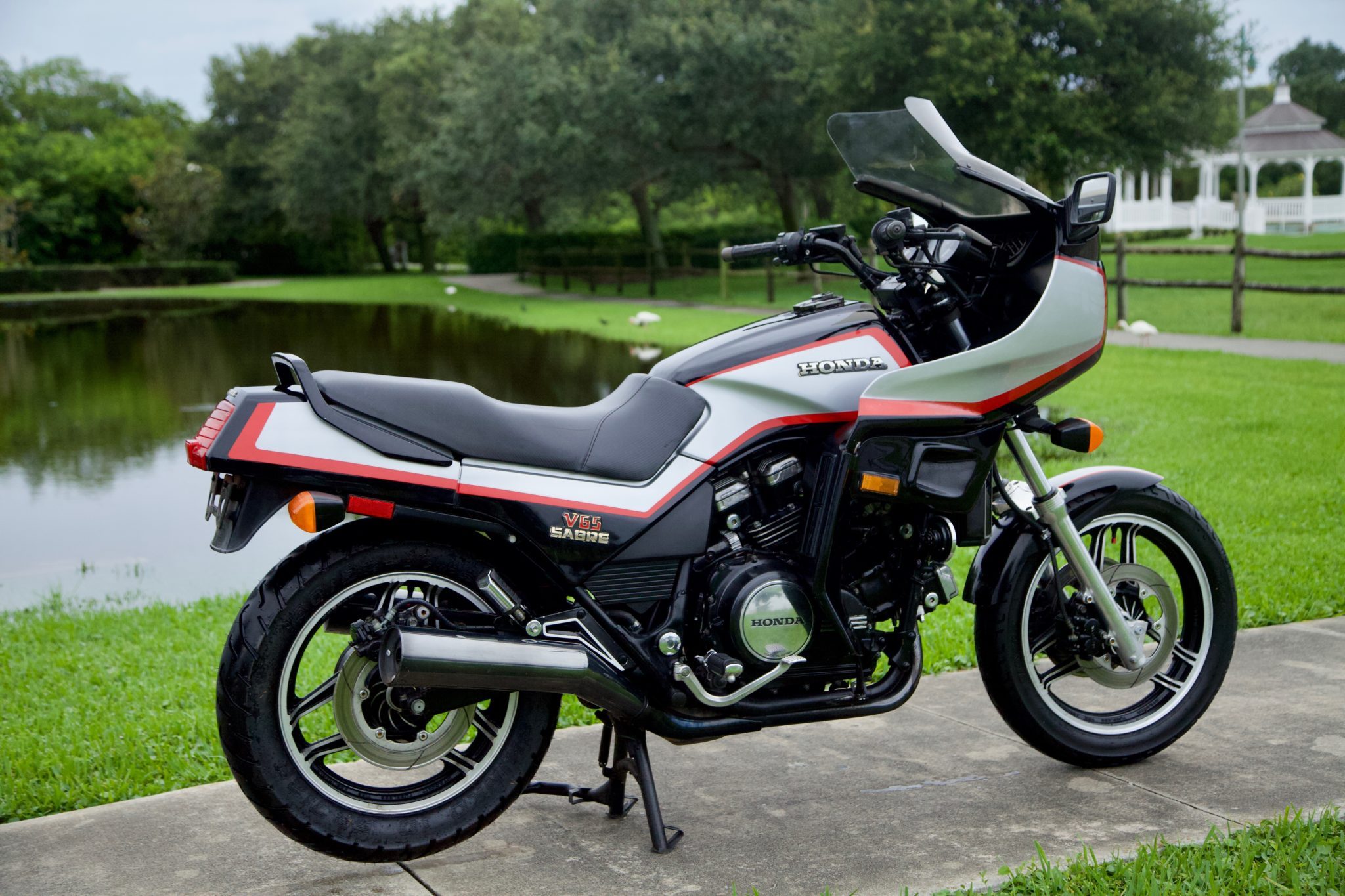 1984 Honda V65 Sabre VF1100S - Image Abyss