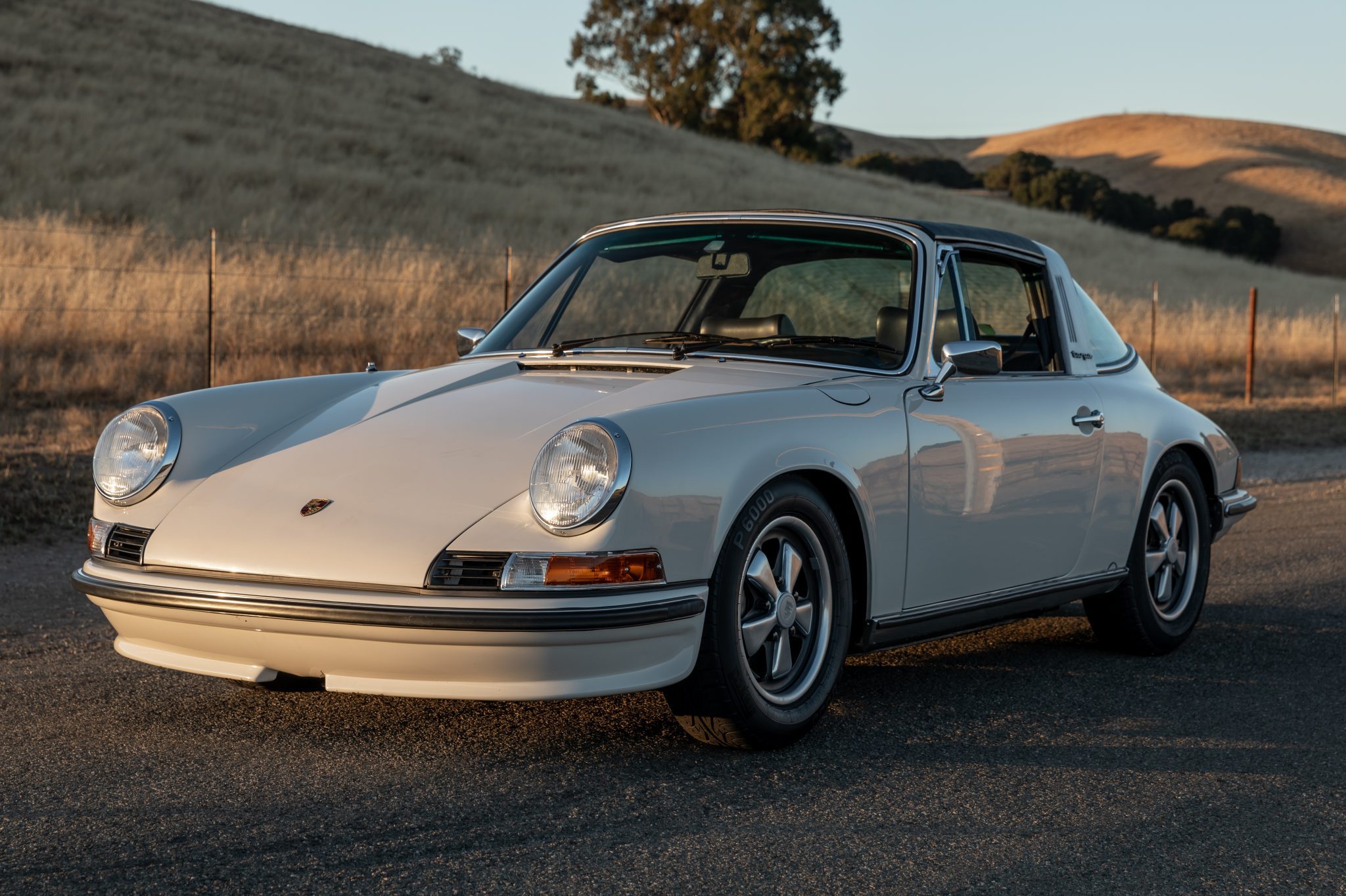 1972 Porsche 911S Targa - Image Abyss