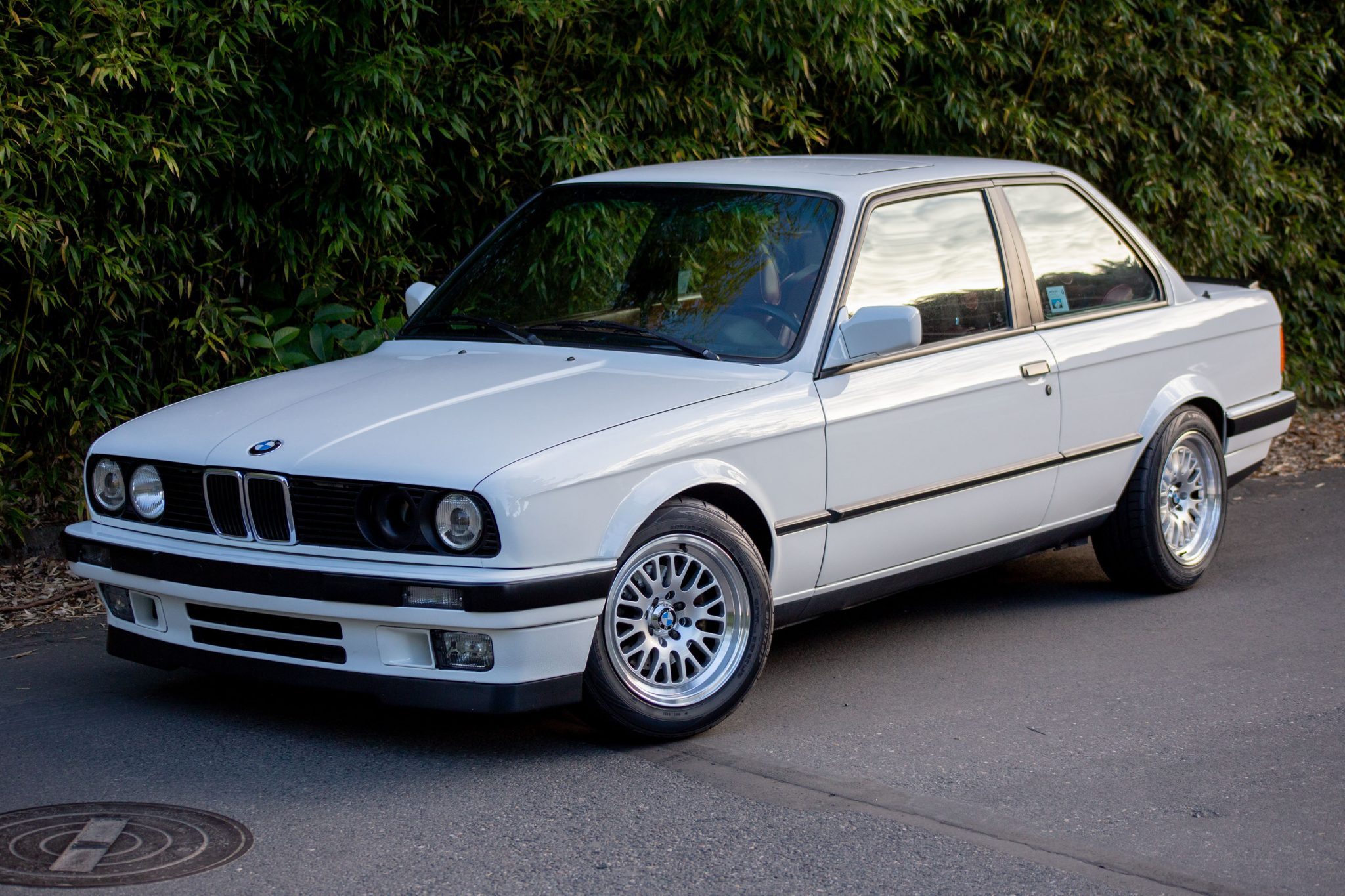 1989 BMW 325is - Image Abyss