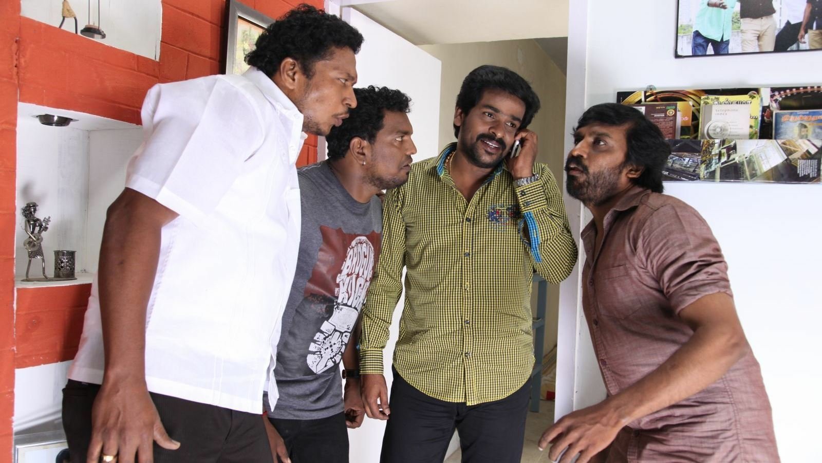 movie Naalu Peru Naalu Vithama Pesuvanga Image