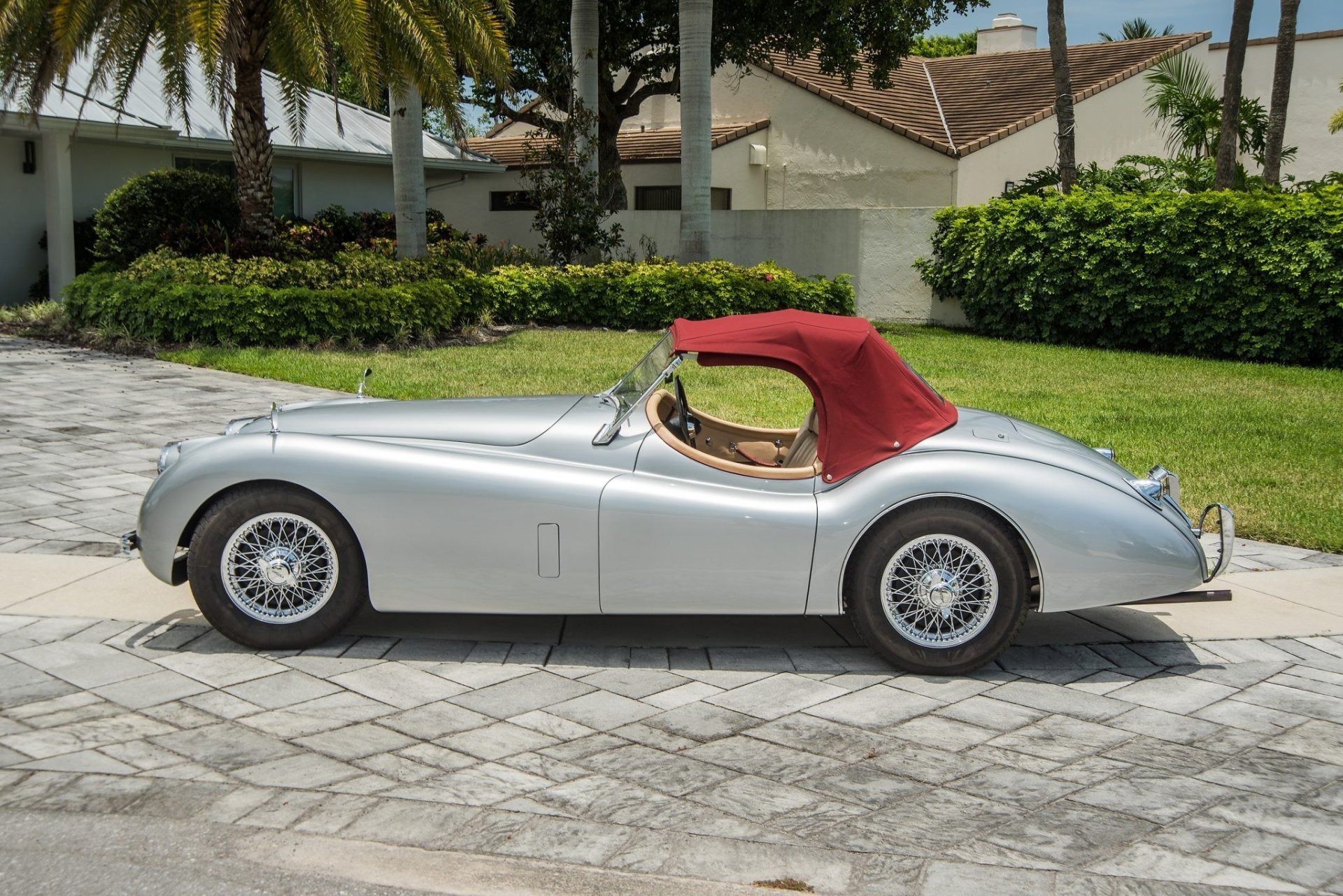 Jaguar xk120 roadster