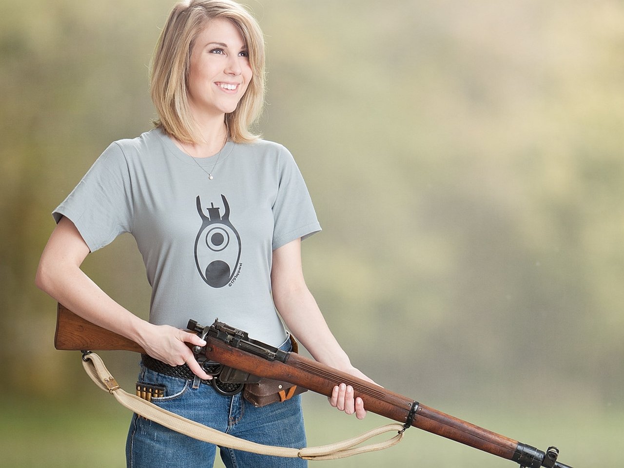 woman Girls & Guns Image