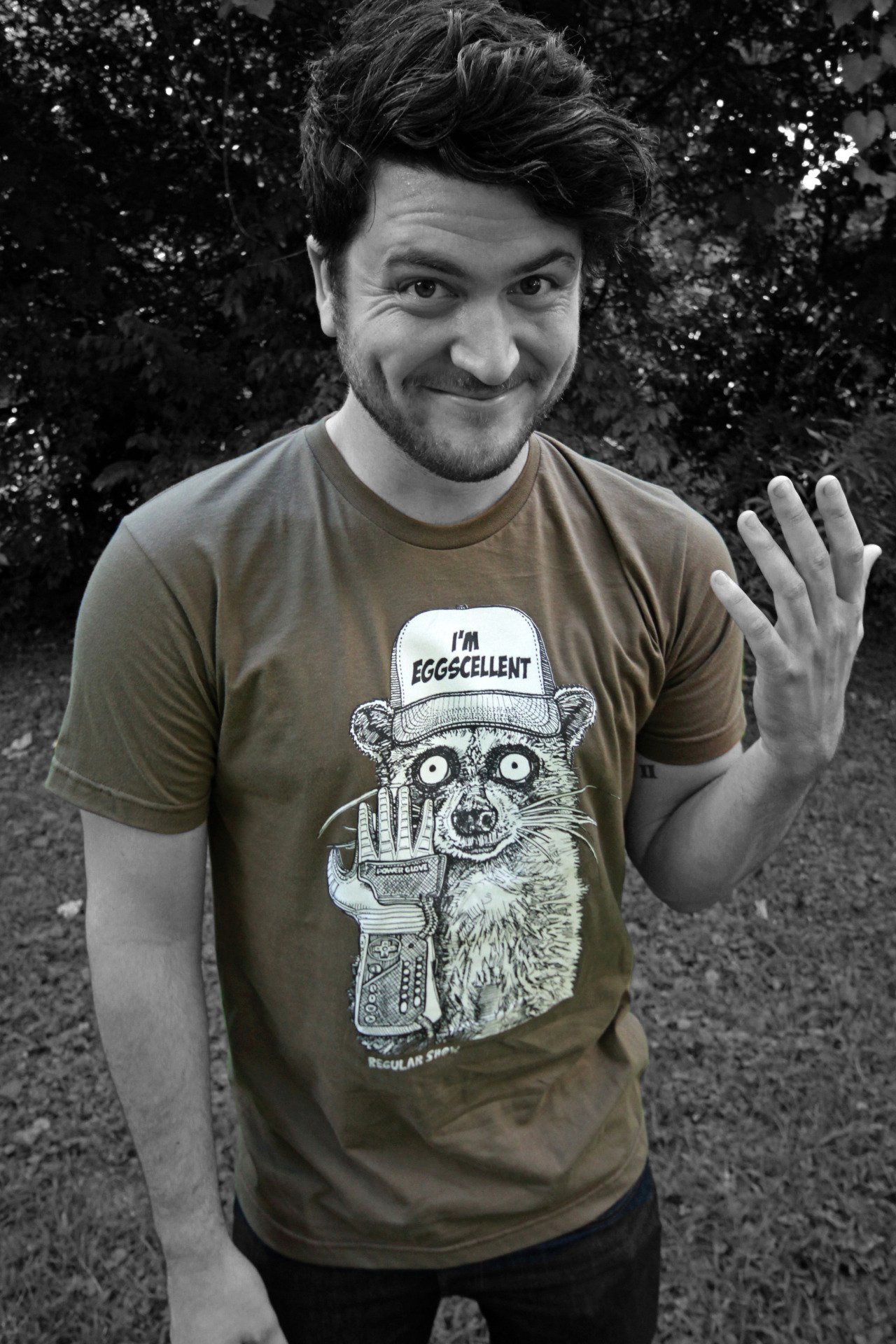 smile hand shirt Celebrity Olan Rogers Image