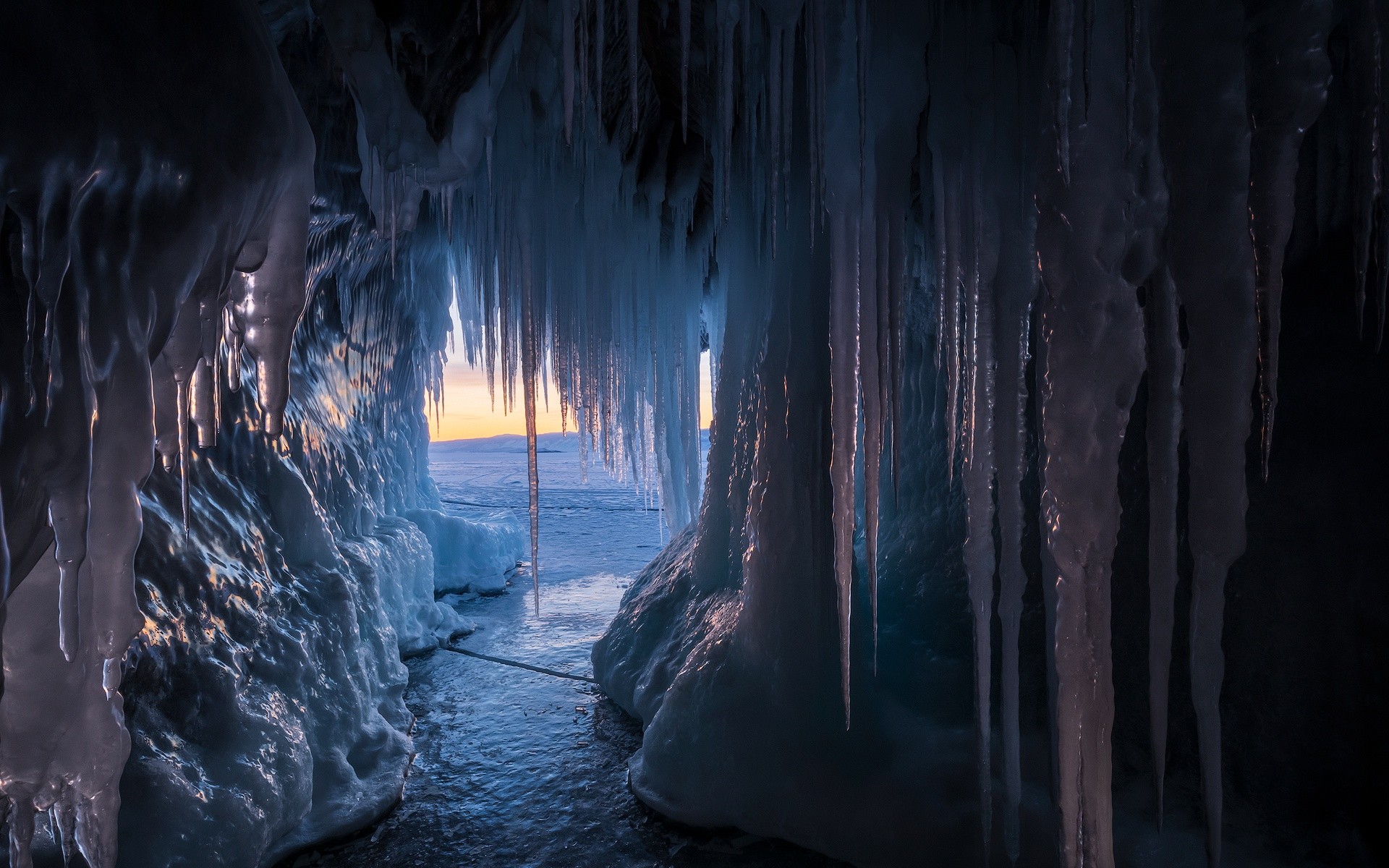 ice cave Picture