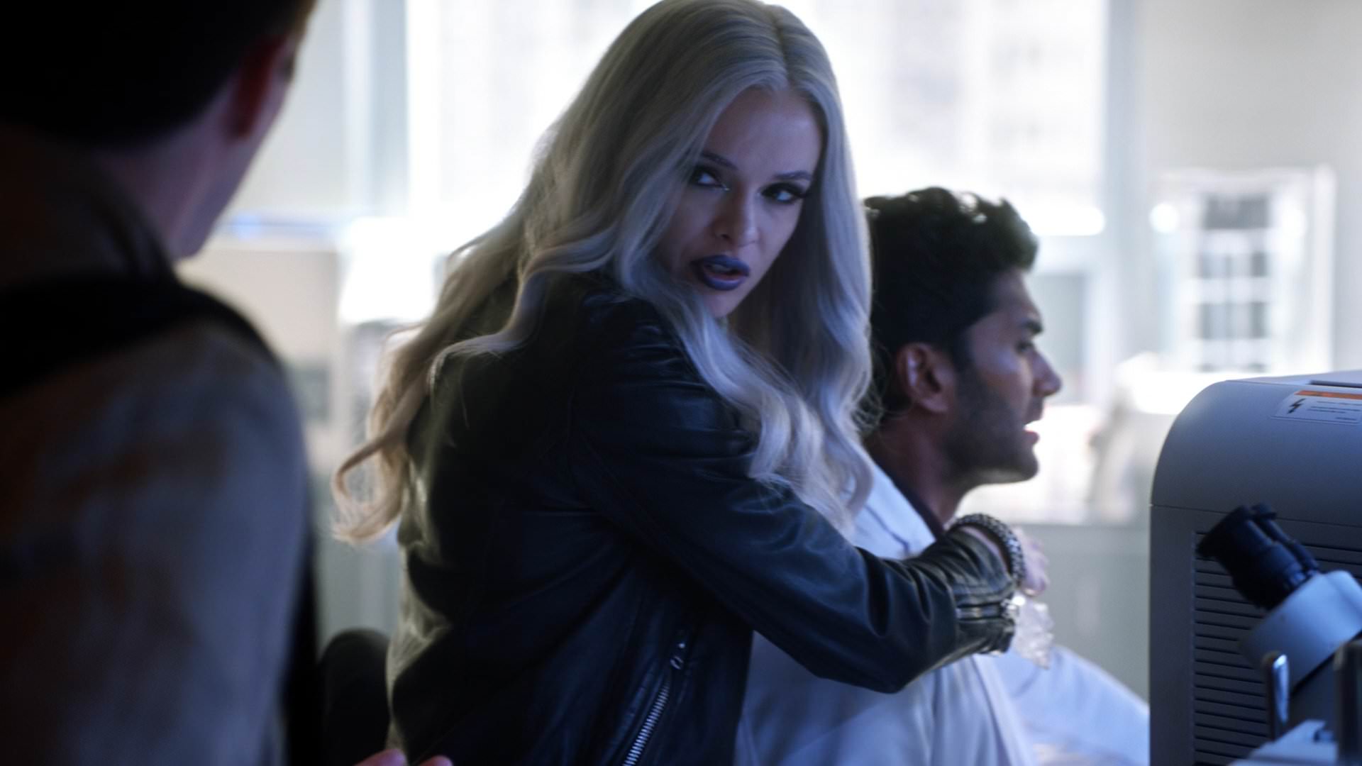 The Flash Killer Frost Caitlin Snow Image Abyss 8242