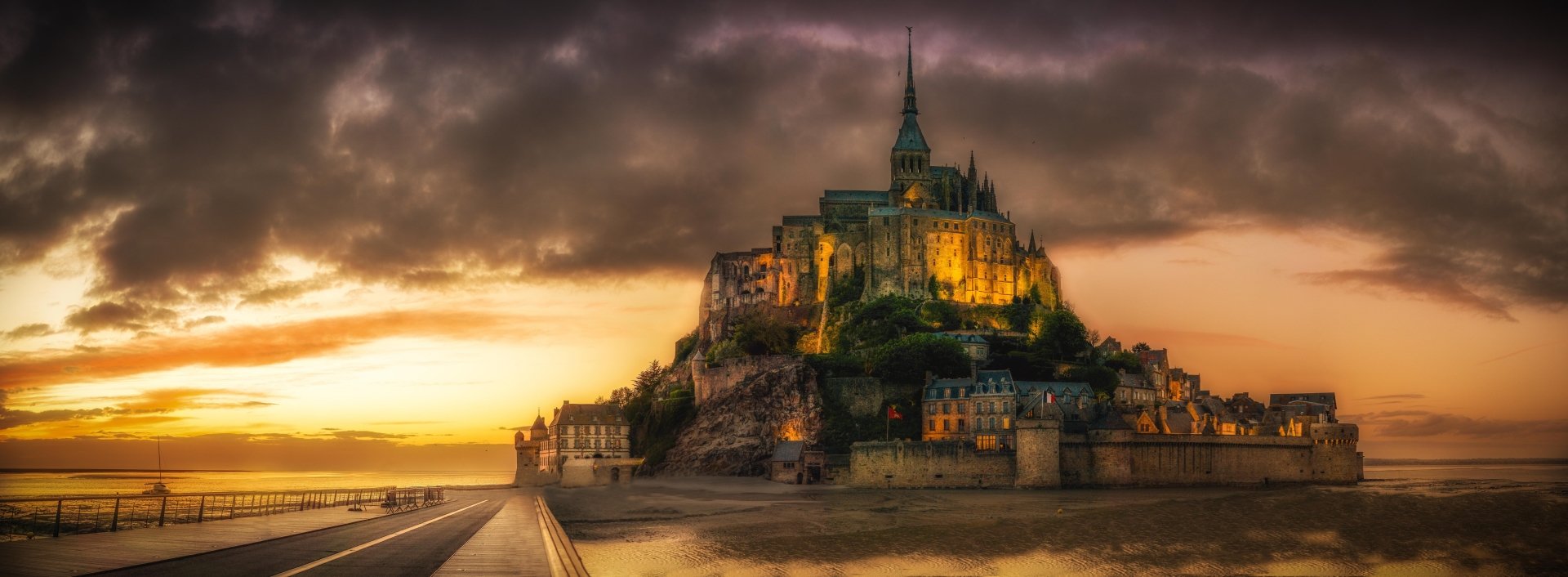  Sunset above Mont Saint-Michel