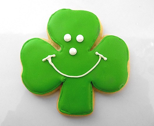 Irish Eyes Are Smiling on a Shamrock Cookie 💚