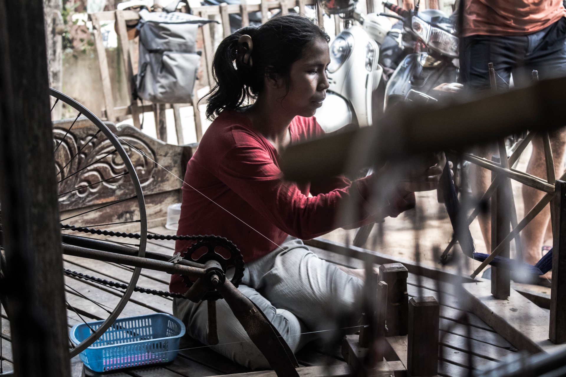  Weaving women in Cambodia
