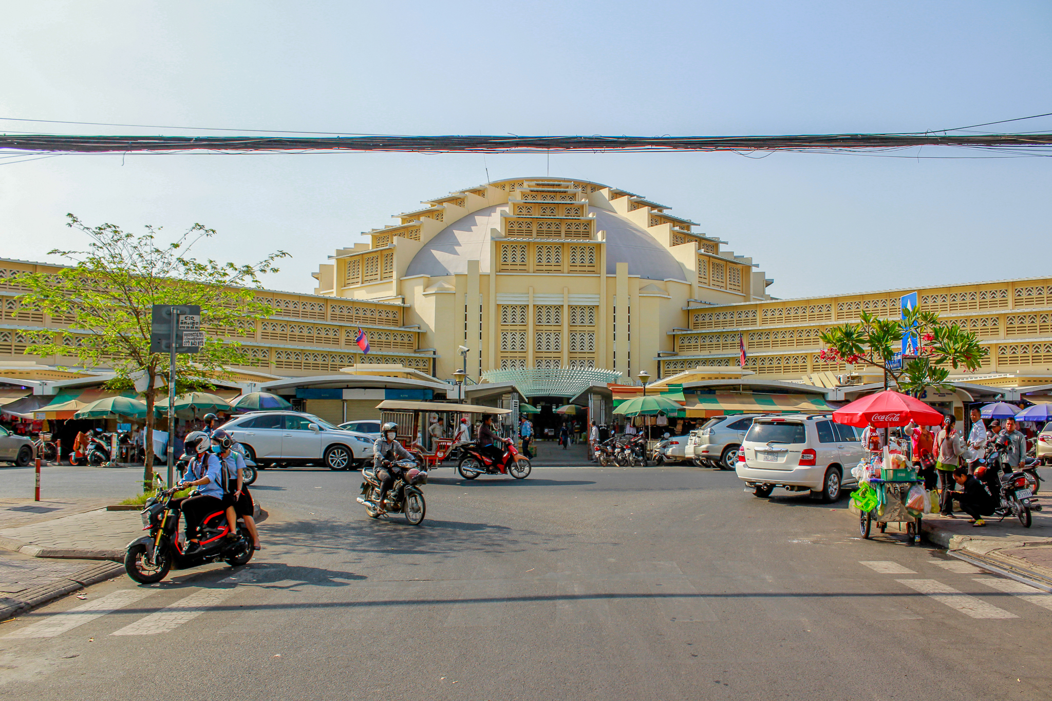 Market in Cambodia by zeezeeeee