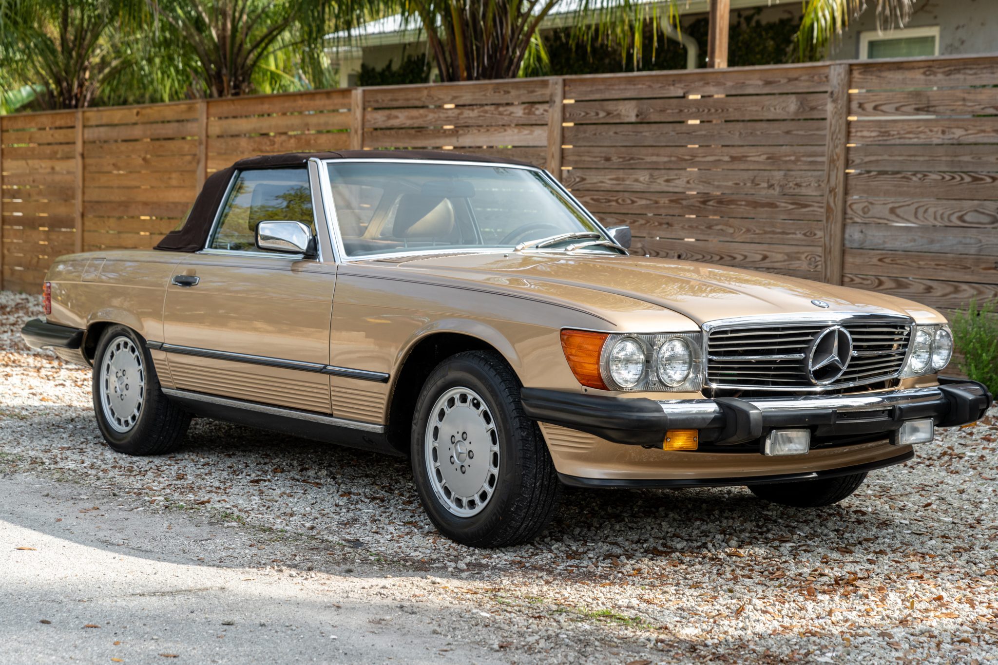 1986 Mercedes-Benz 560SL - Image Abyss