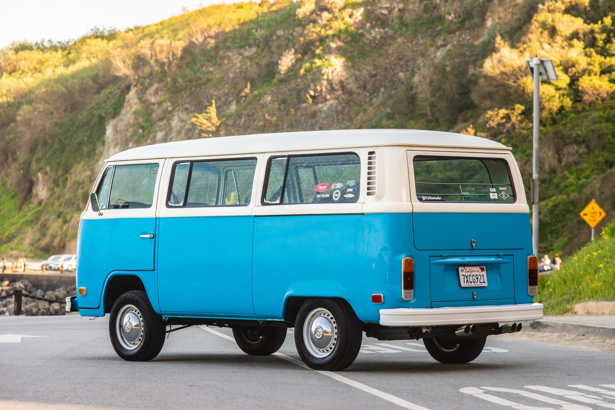 1974 Volkswagen Bus - Image Abyss