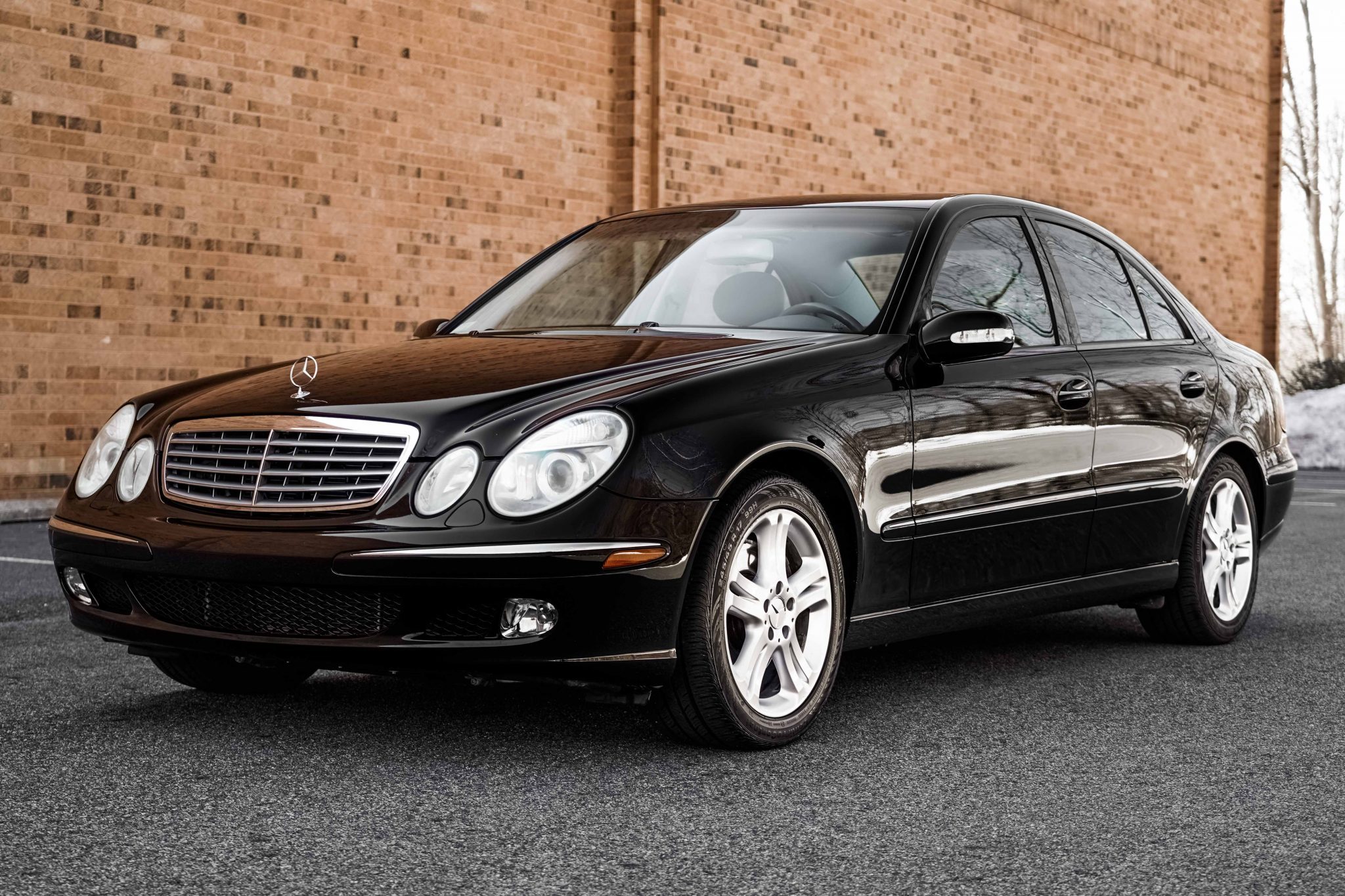 2004 Mercedes-Benz E500 - Image Abyss