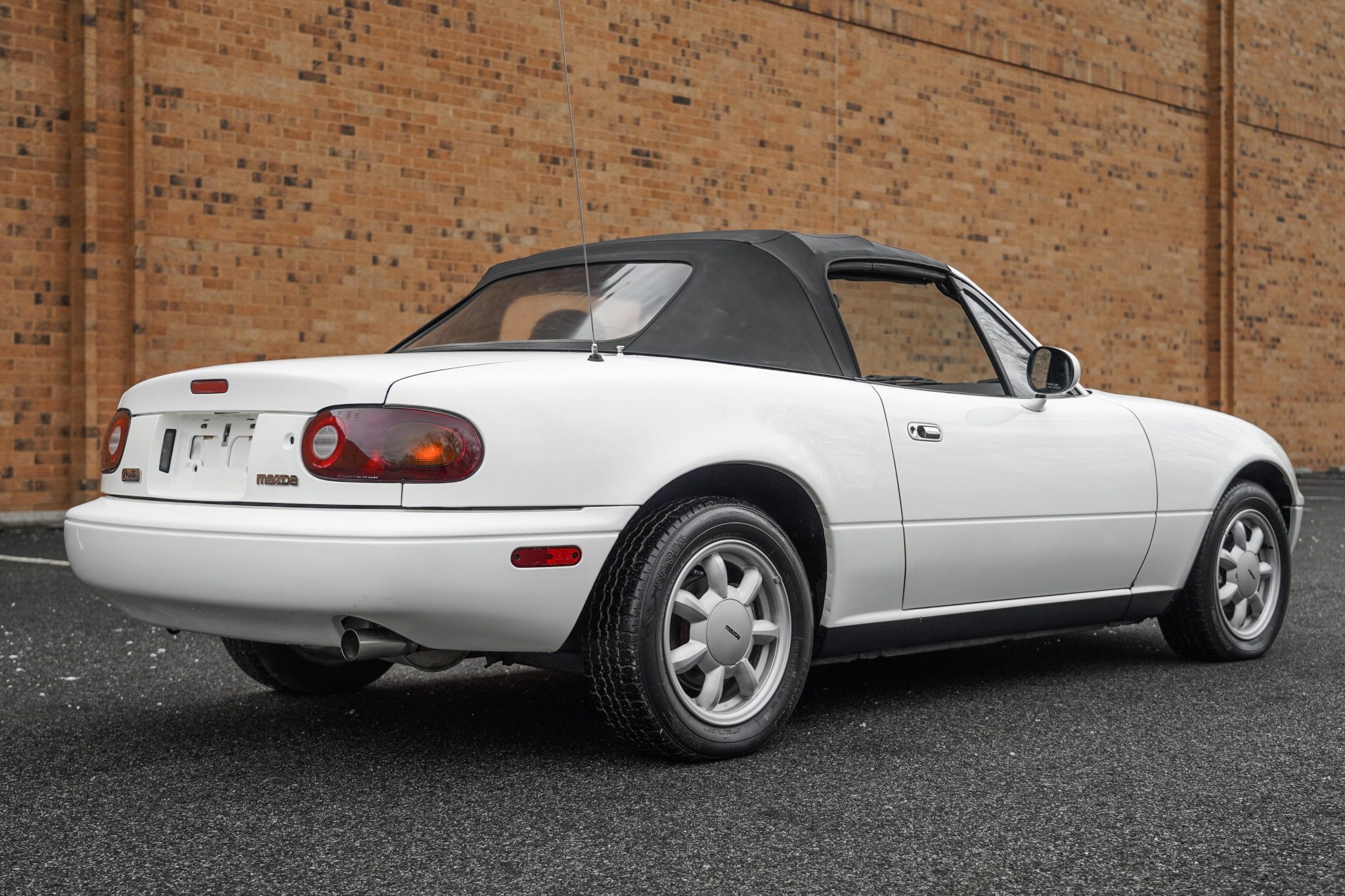 1990 Mazda MX-5 Miata - Image Abyss