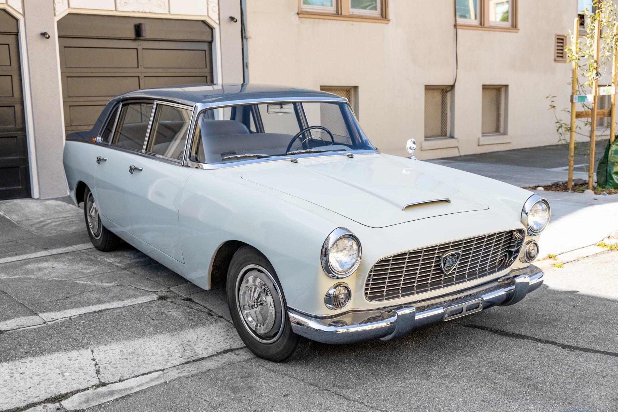 Lancia Flaminia 1970 седан