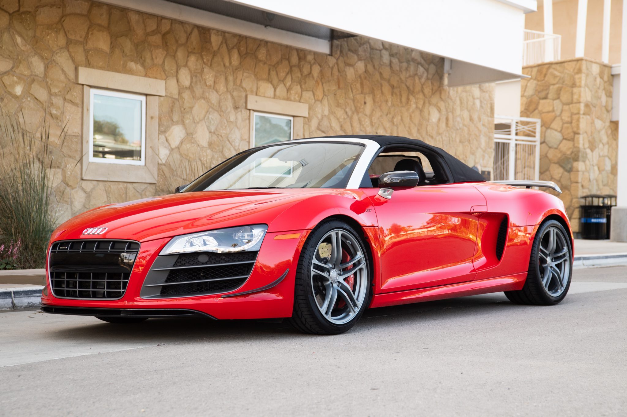 Audi r8 gt. Ауди р8 ГТ Спайдер. Ауди r8 gt Спайдер 2012. Audi r8 gt Spyder фиолетовая.