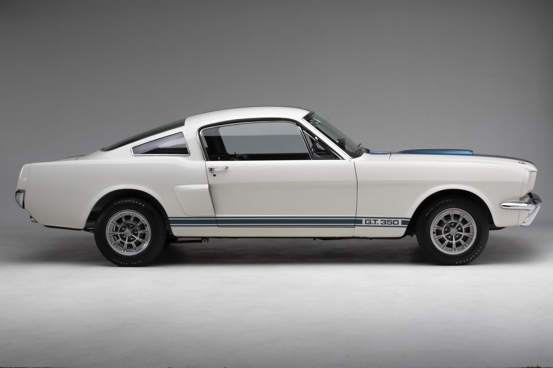 Shelby Mustang GT350 - Desktop Wallpapers, Phone Wallpaper, PFP, Gifs ...