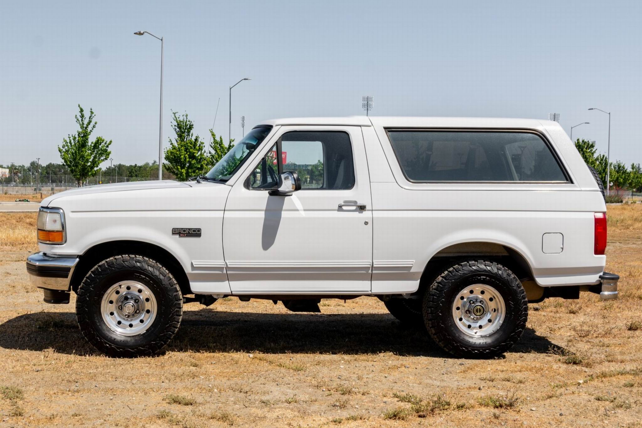 1995 Ford Bronco XLT - Image Abyss