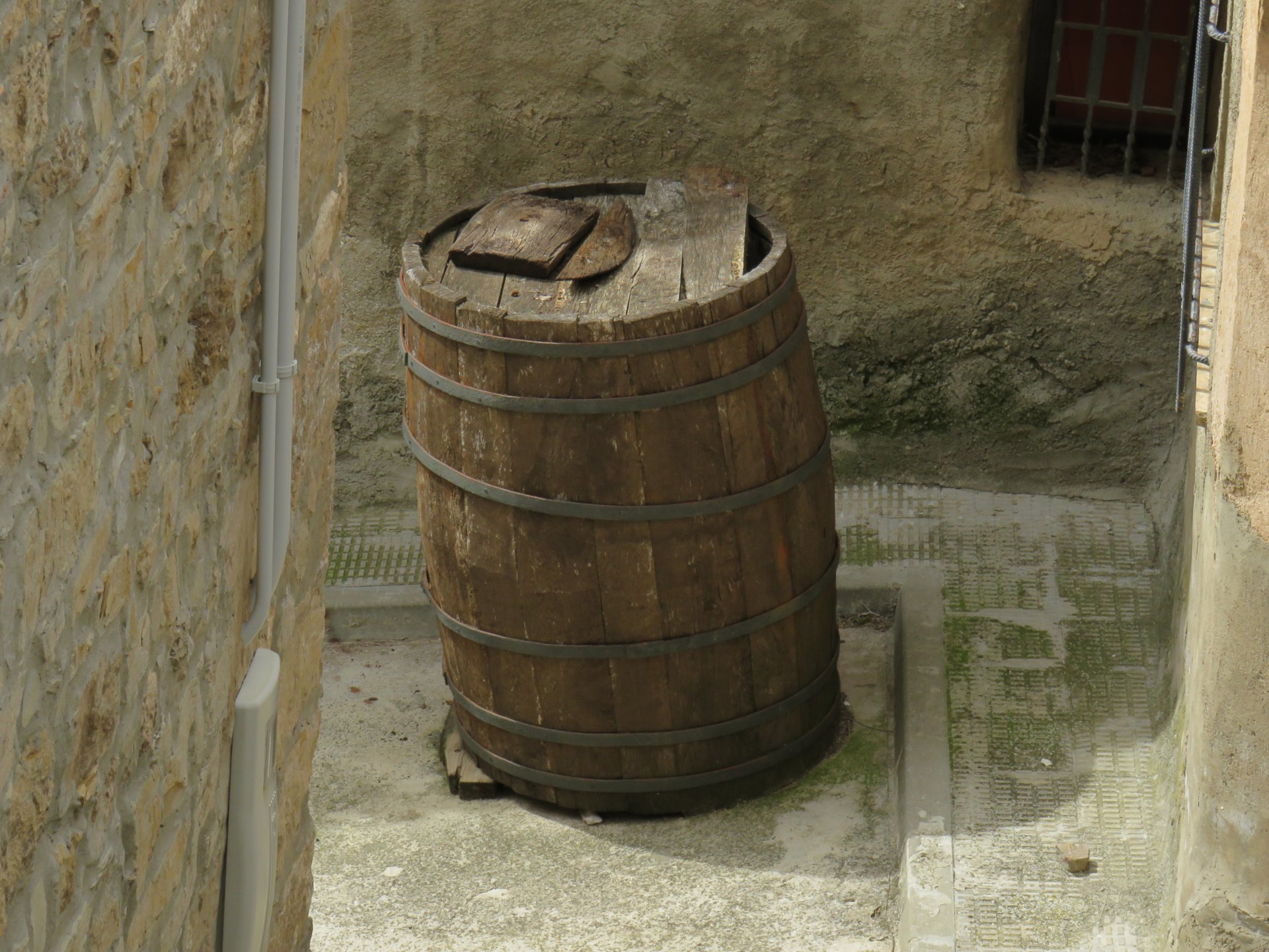  An abandoned barriel