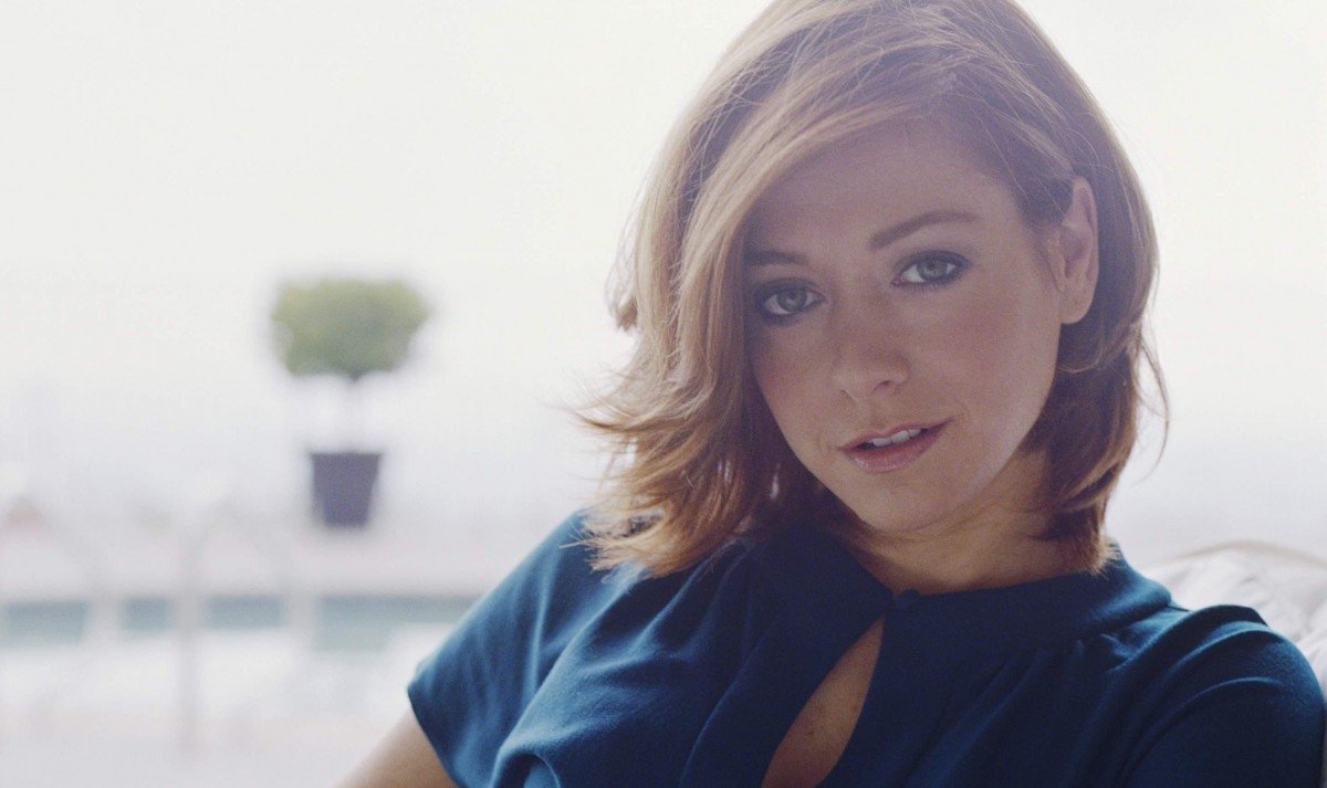 Celebrity Alyson Hannigan Image