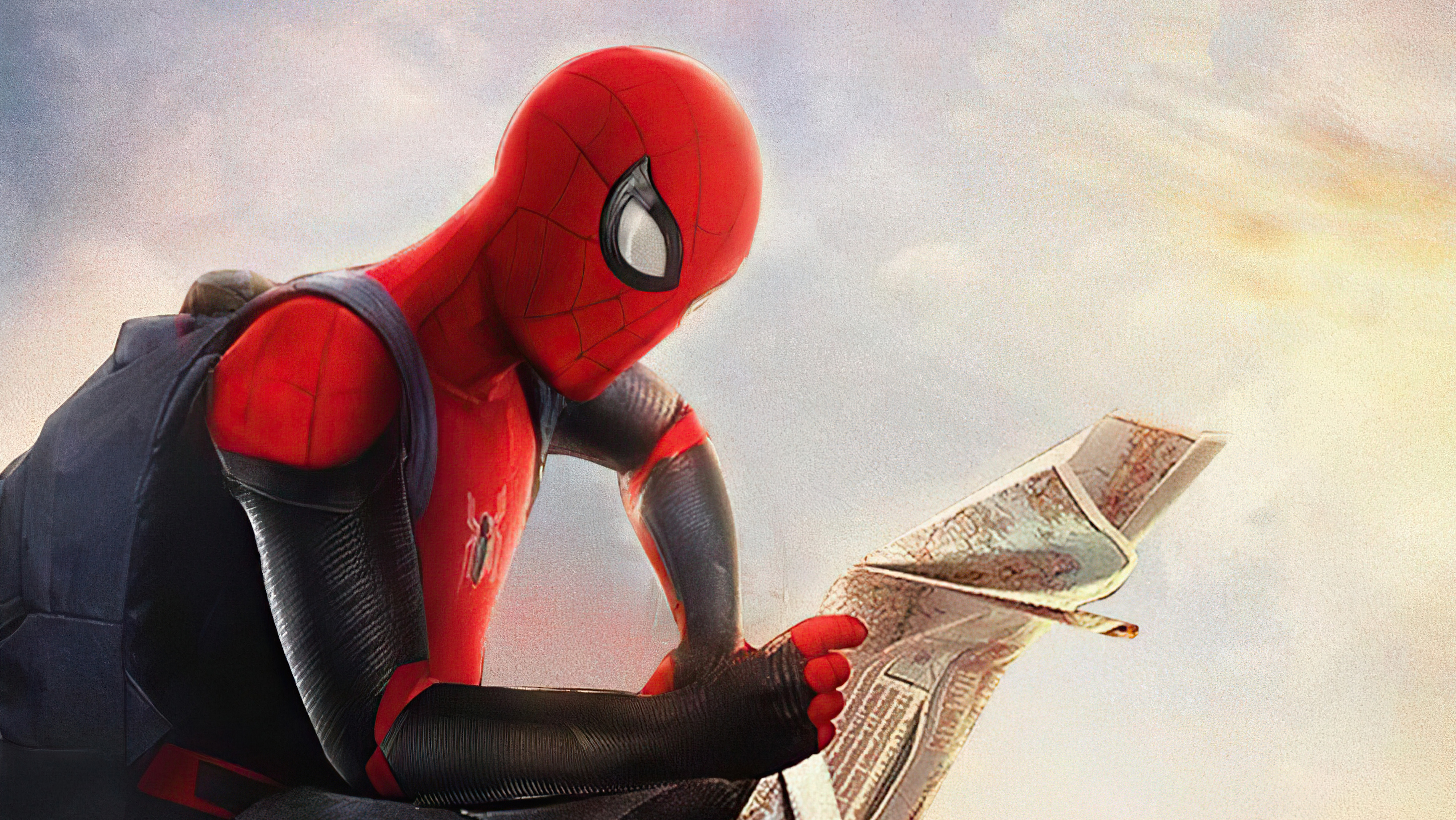 Паук читай. Человек паук 2048 x 1152. Человек паук читает. Spider man reading. Spider man News.