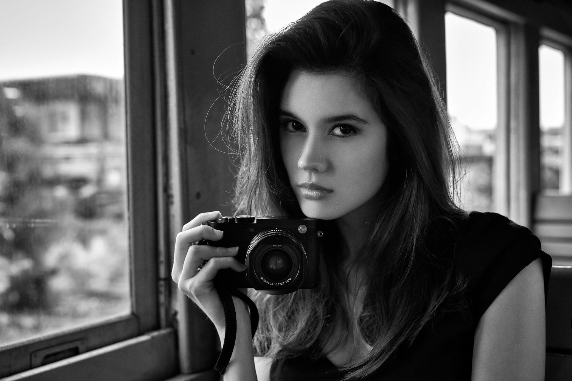 Leica Q2 woman model Image