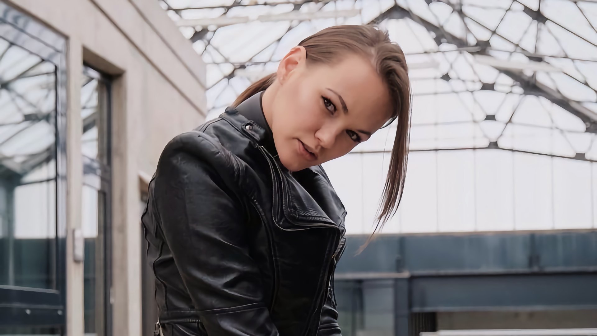 leather jacket Alexandra Potter woman model Image