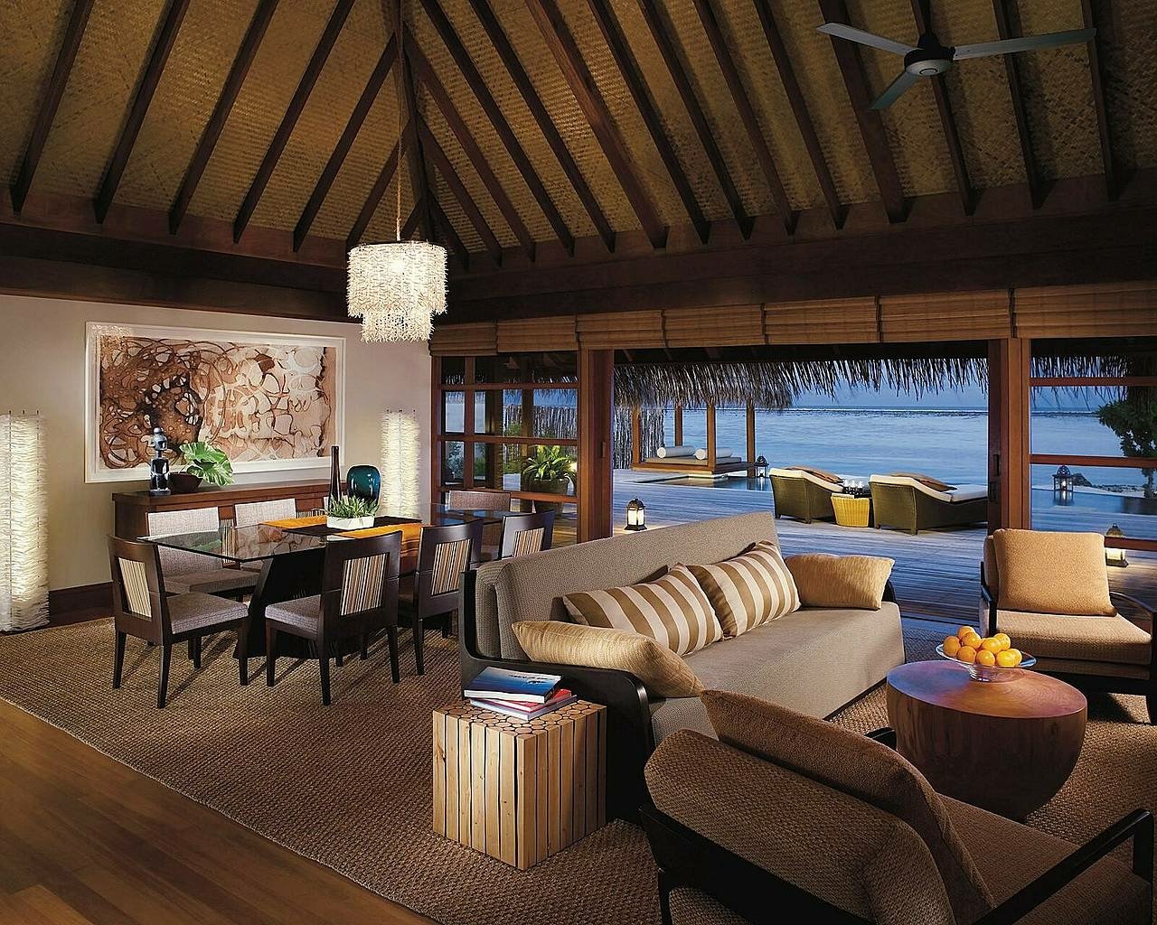 Cozy Tropical Retreat: Handcrafted Room with Ocean Views