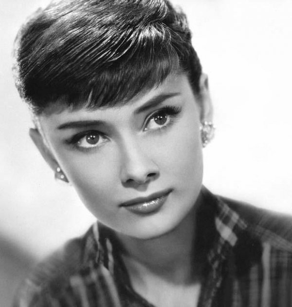 Audrey Hepburn - Desktop Wallpapers, Phone Wallpaper, PFP, Gifs, and More!