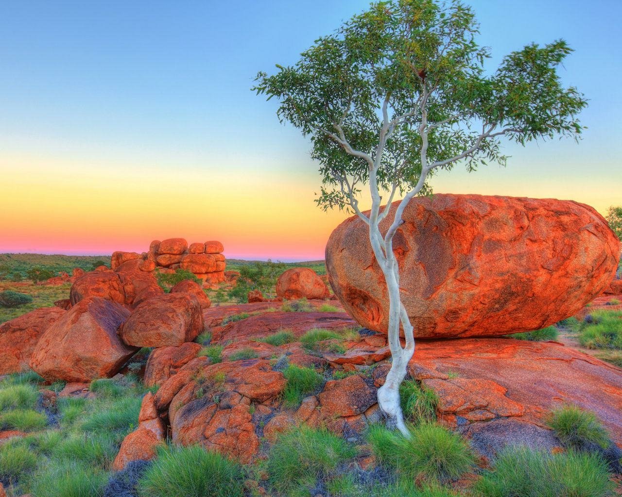 nature devils marbles Image